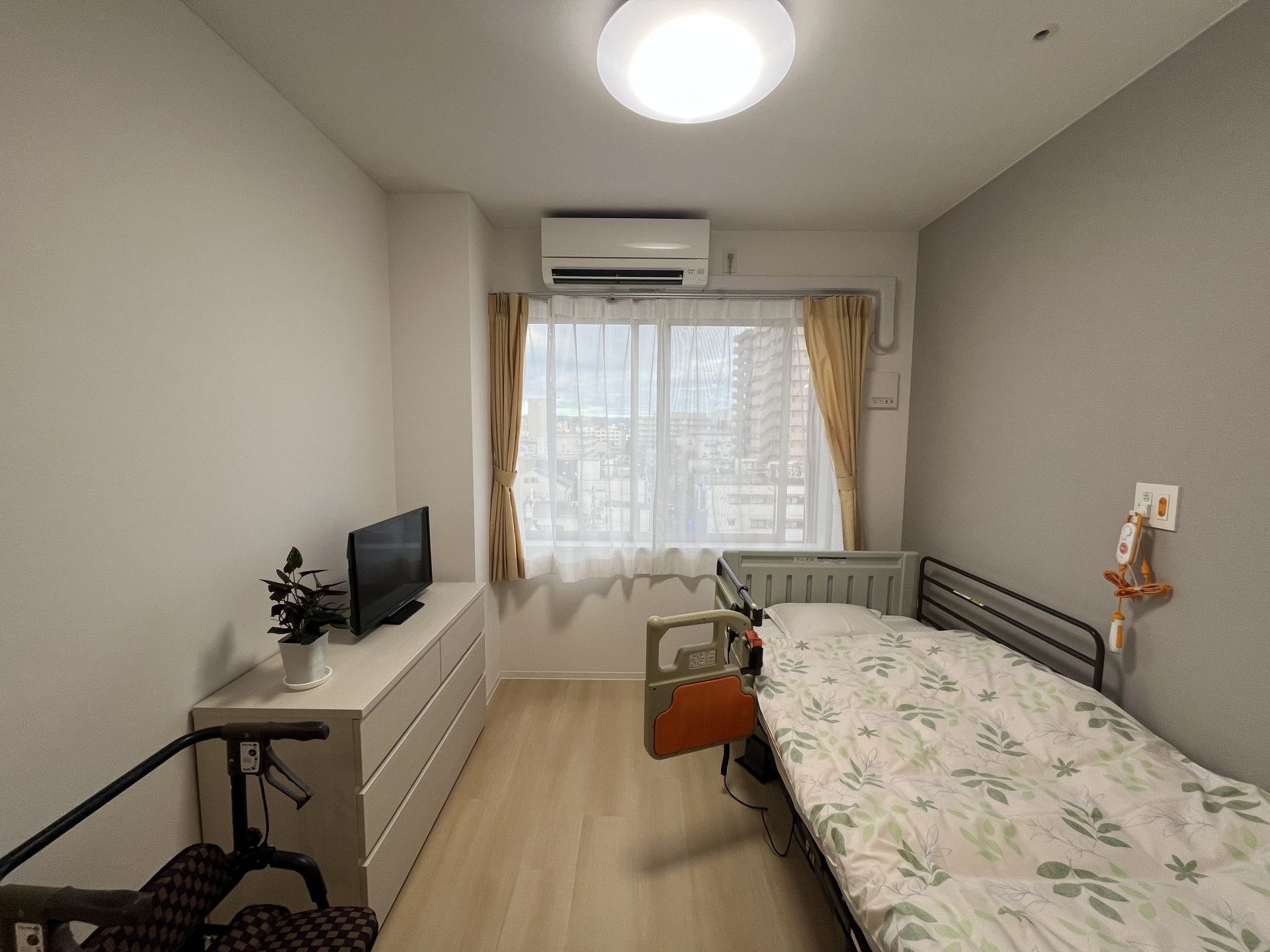 明るい個室の一角