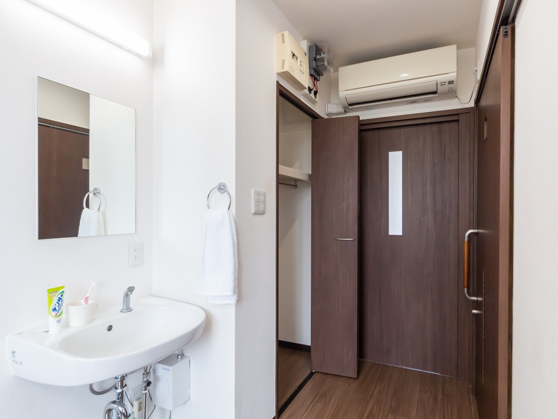 清潔な洗面台と収納