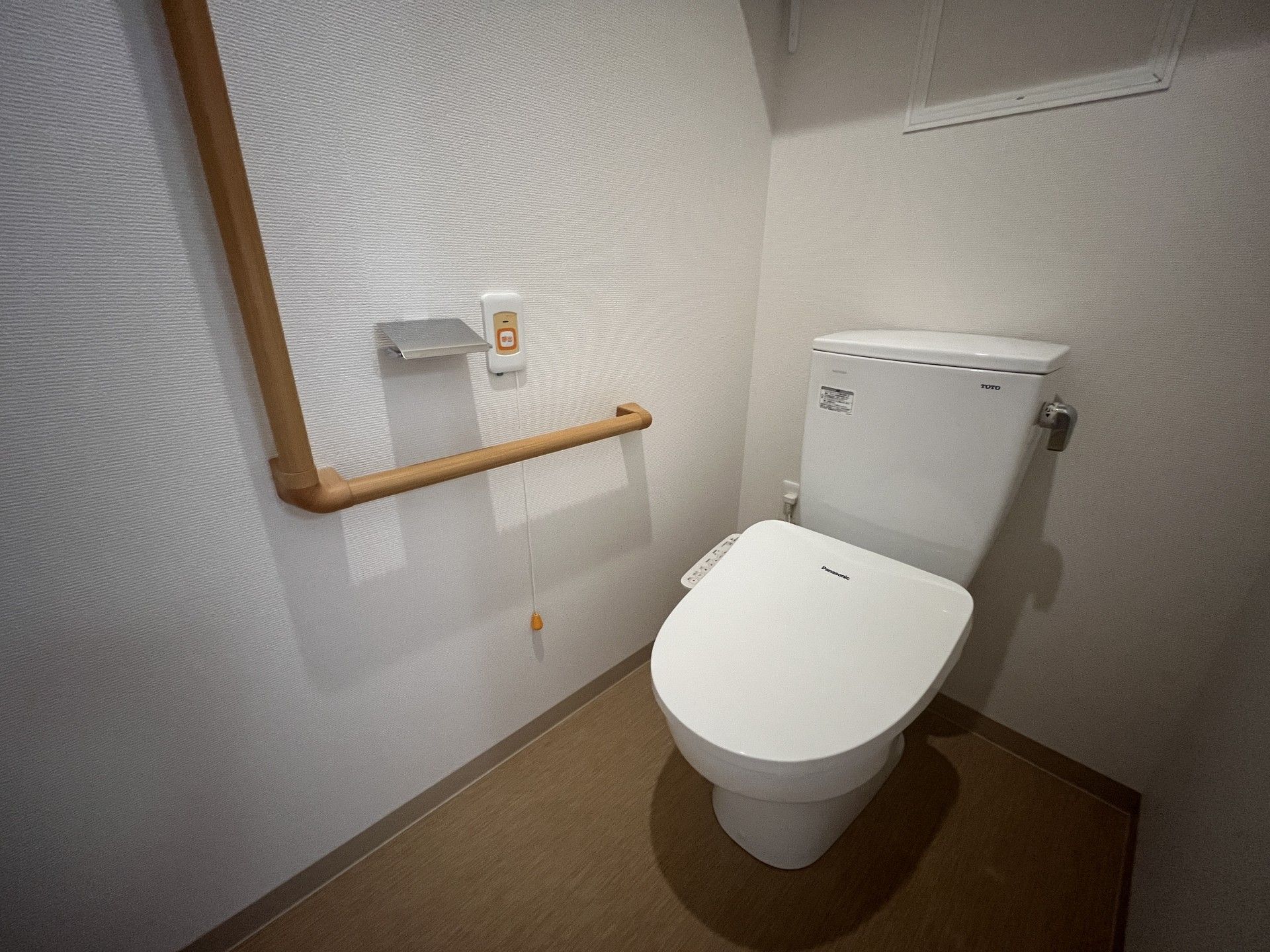手すり付きのトイレ