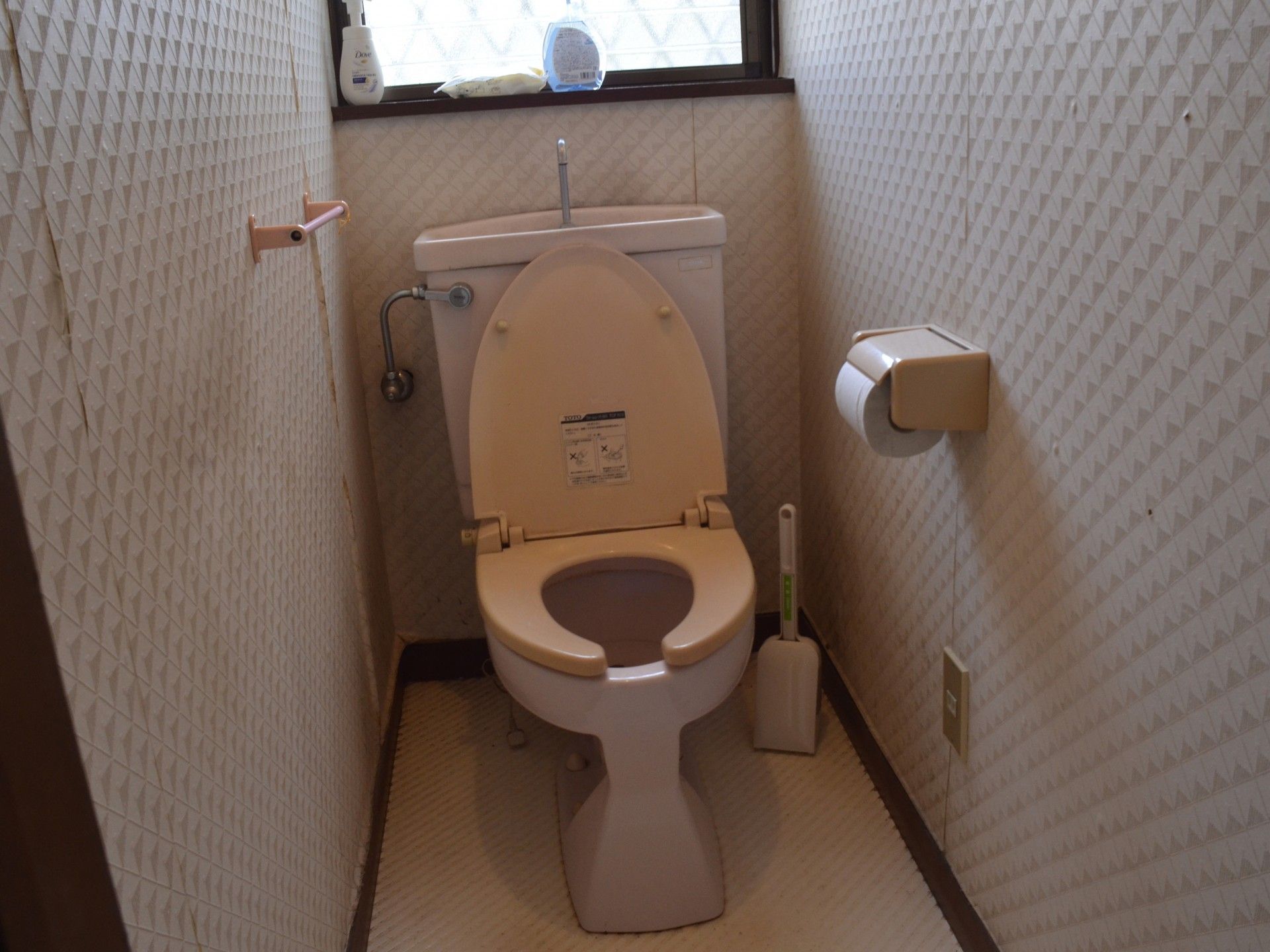 手すり付きのトイレ