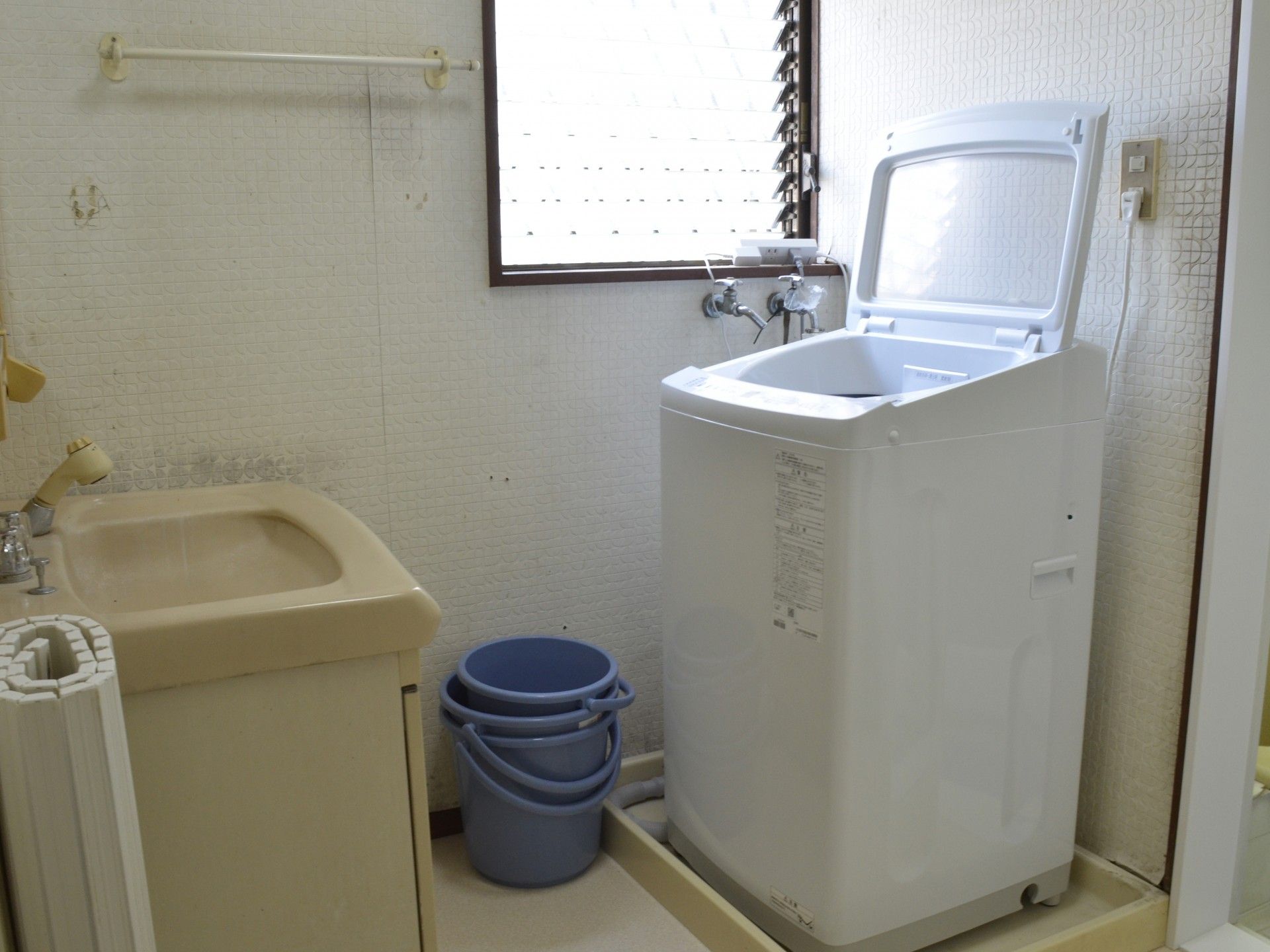 洗濯機と洗面台の部屋