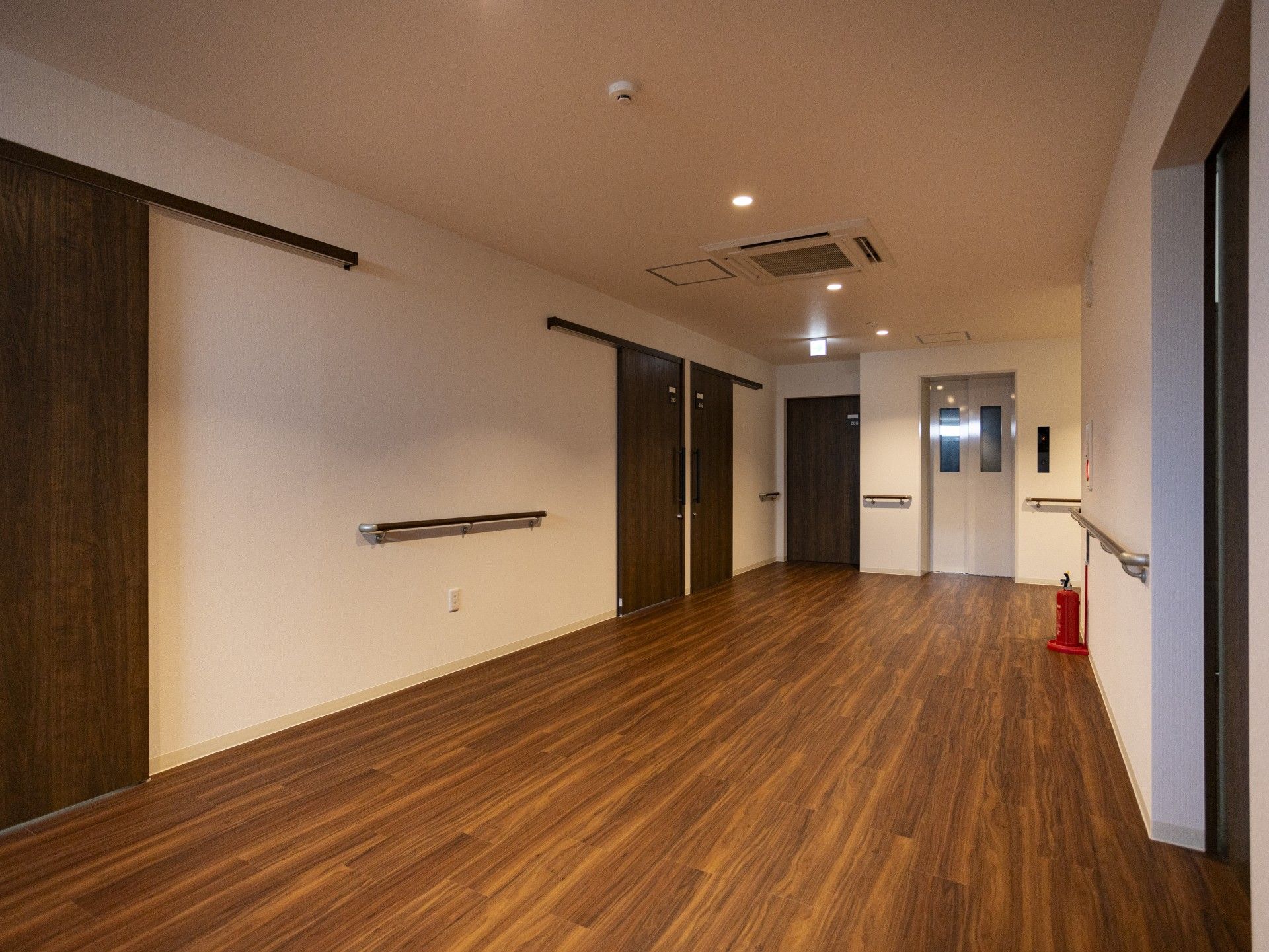 手すり付きの廊下