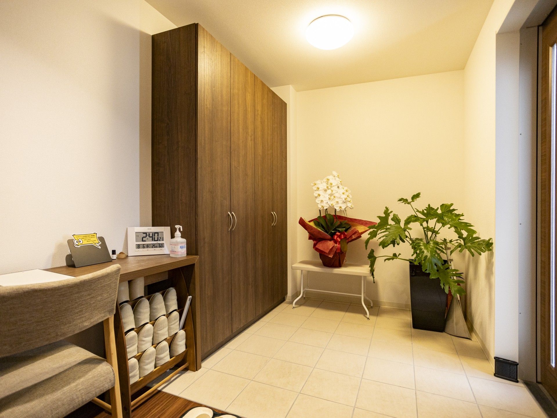 落ち着いた玄関スペース