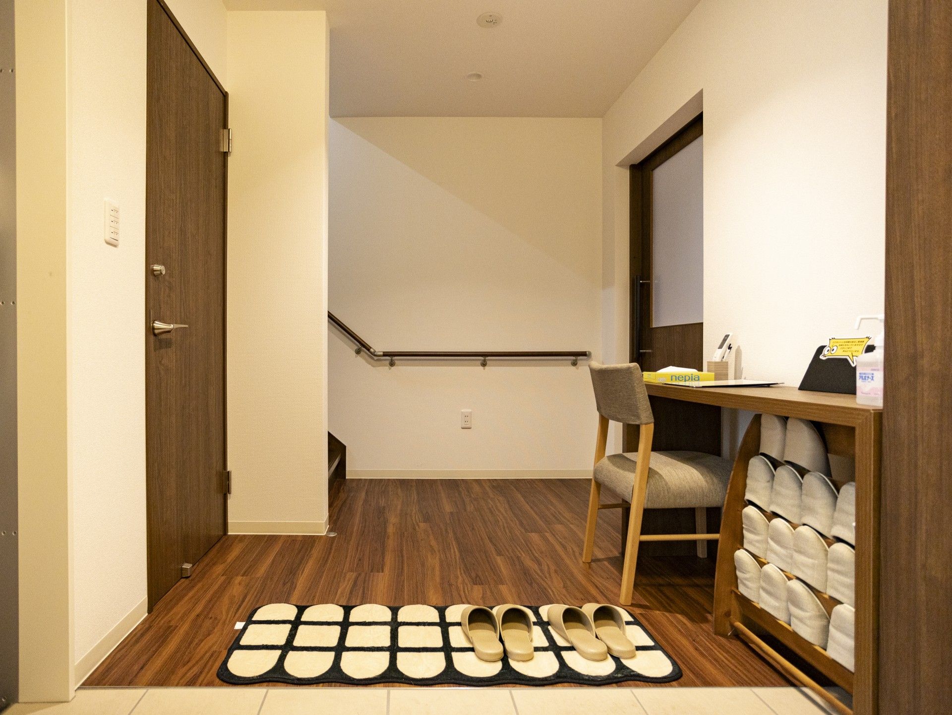 落ち着いた玄関スペース