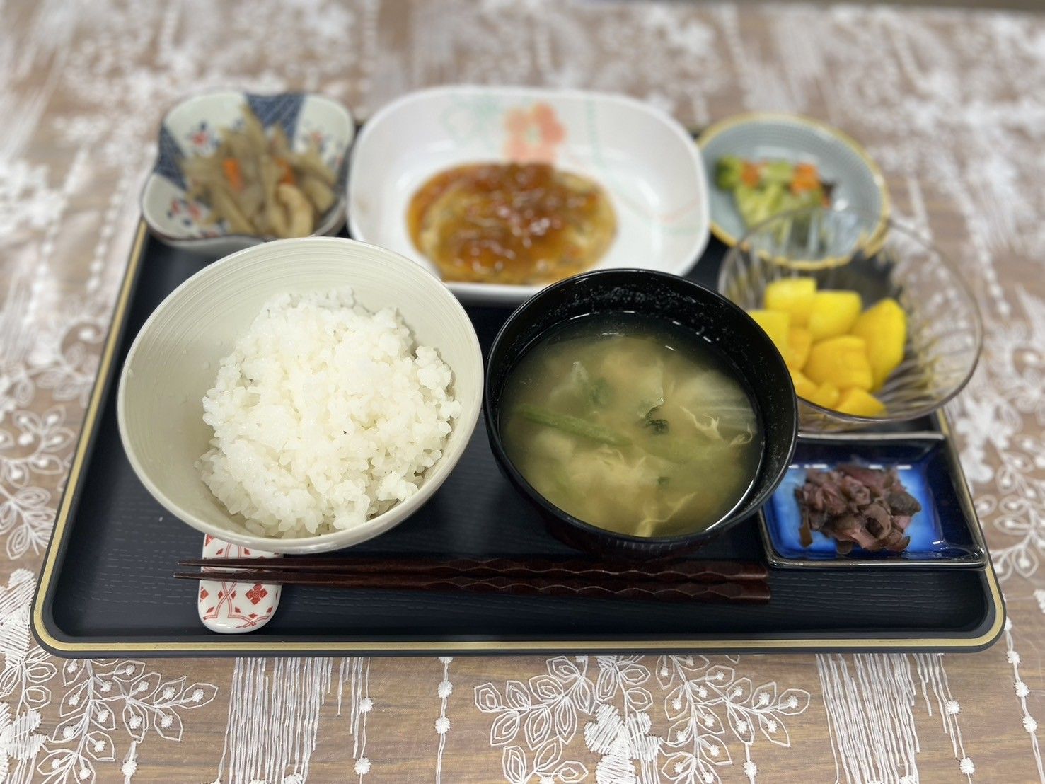 彩り豊かな食事の膳