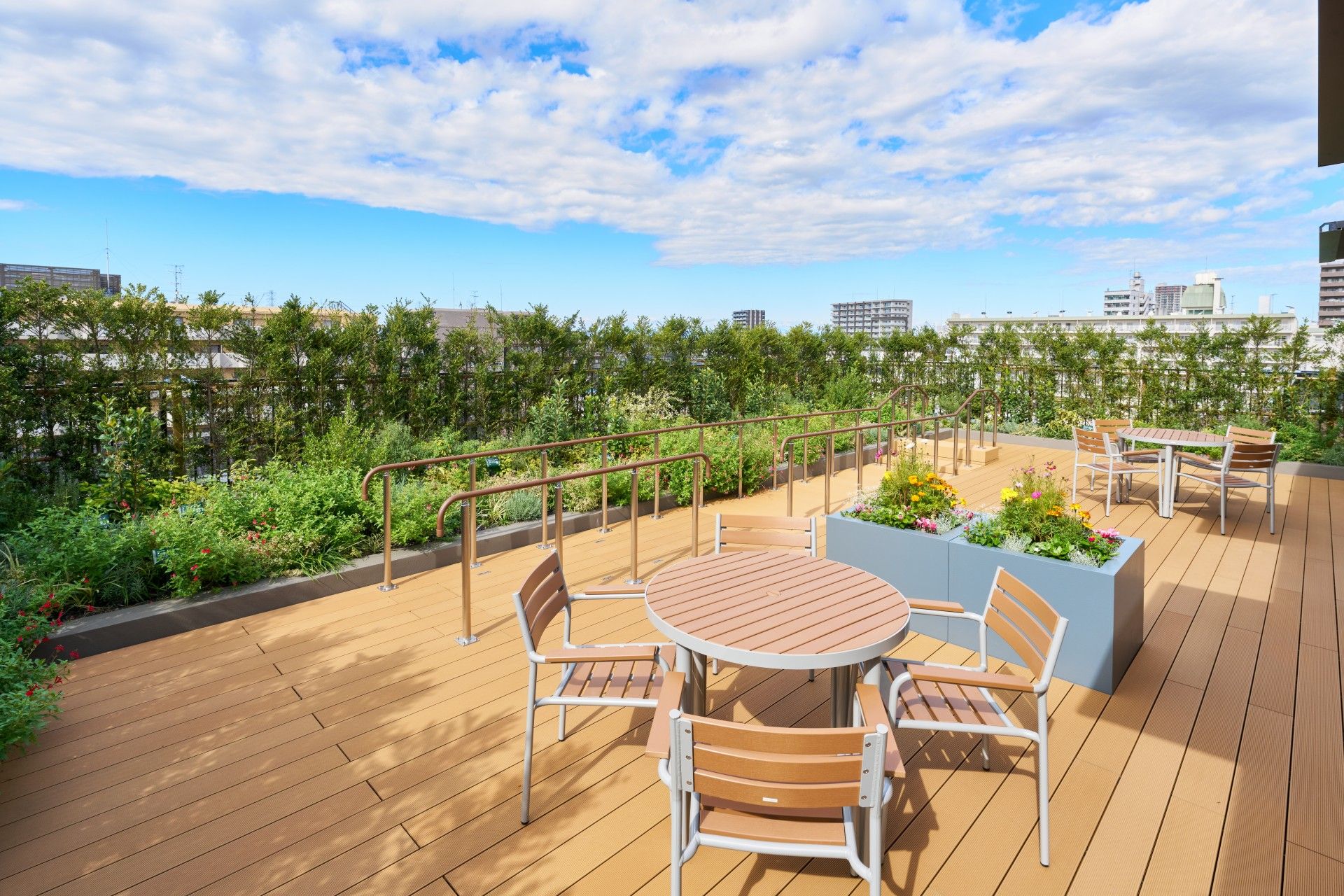 開放的な屋外テラス