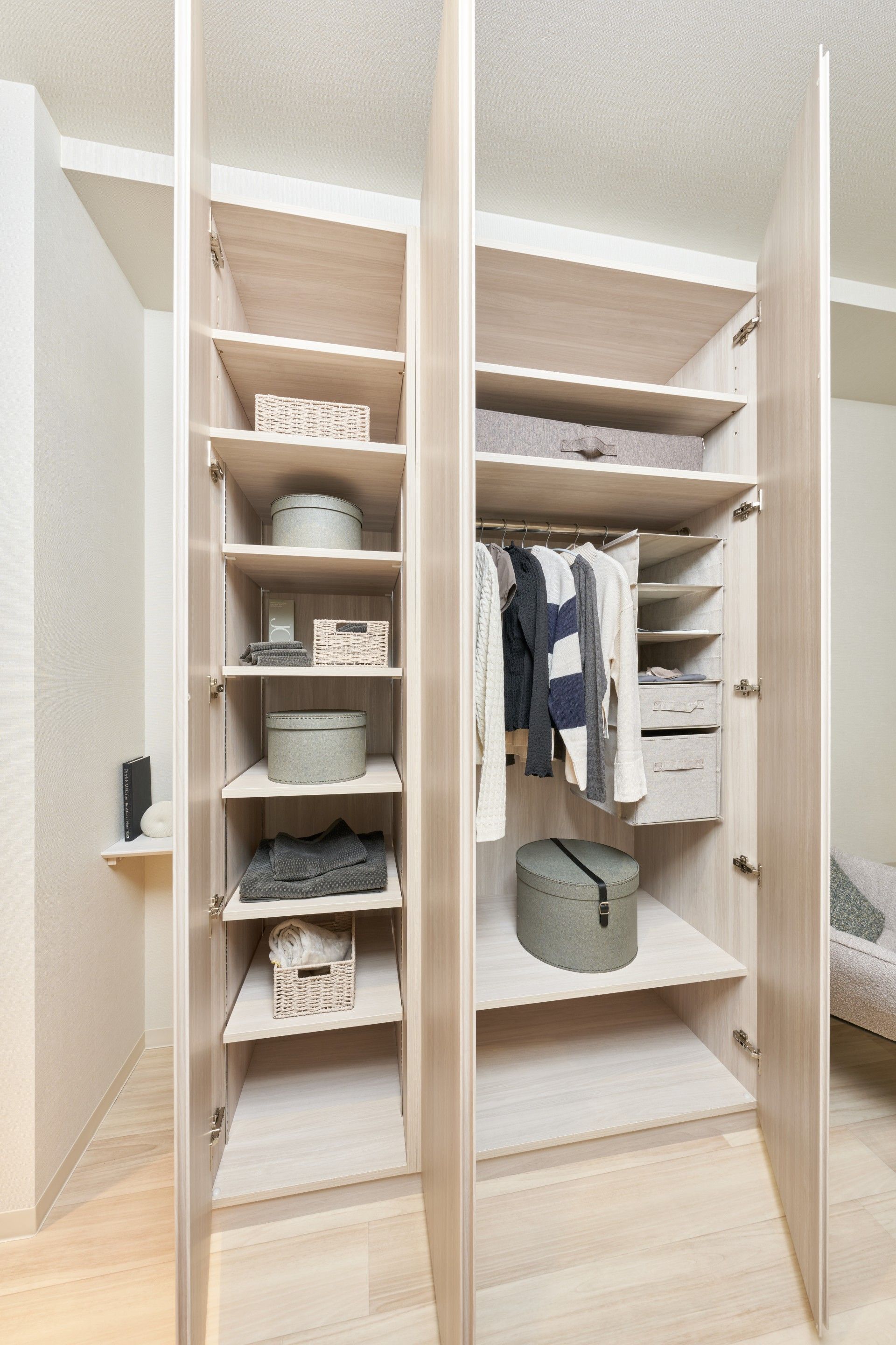 収納たっぷりのクローゼット