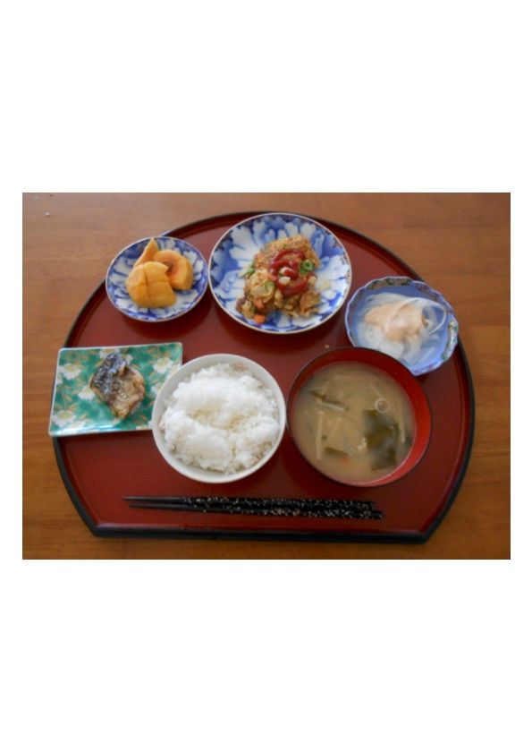彩り豊かな食事の膳
