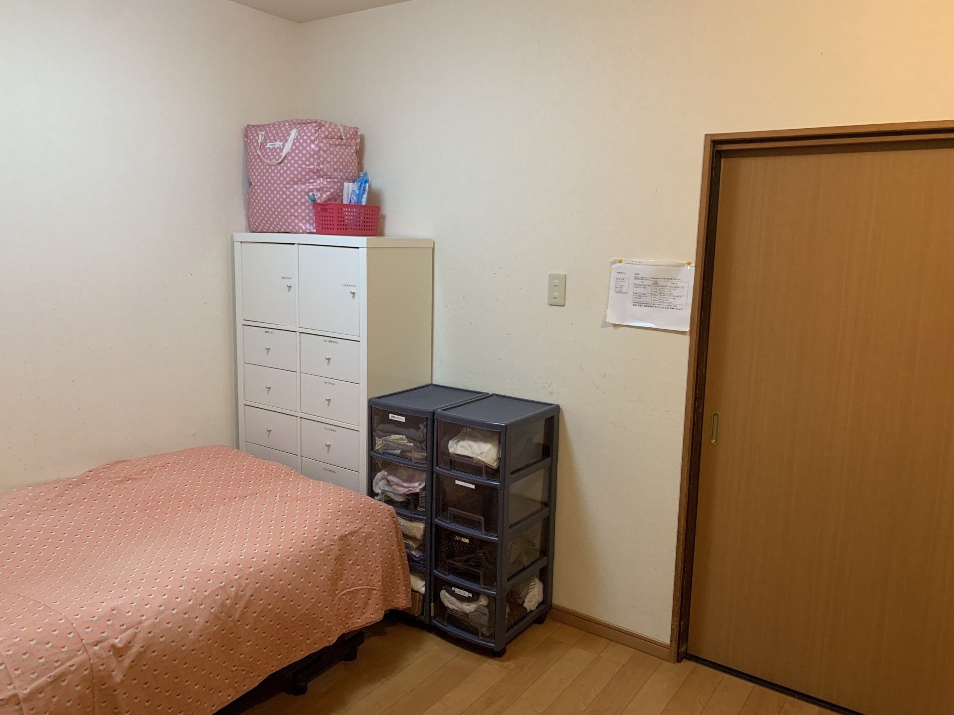 整然とした個室の一角