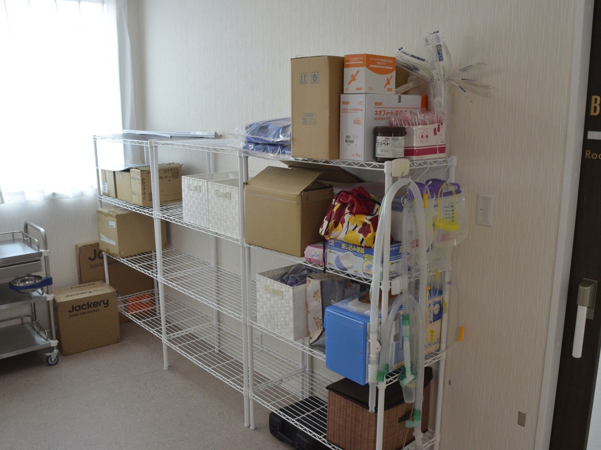 整理された収納棚