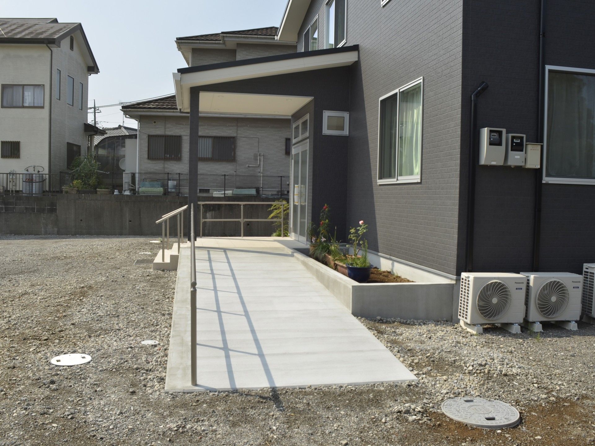 スロープ付きの玄関