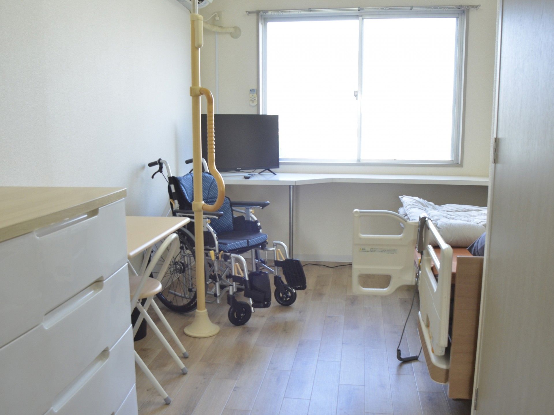 明るい個室の様子