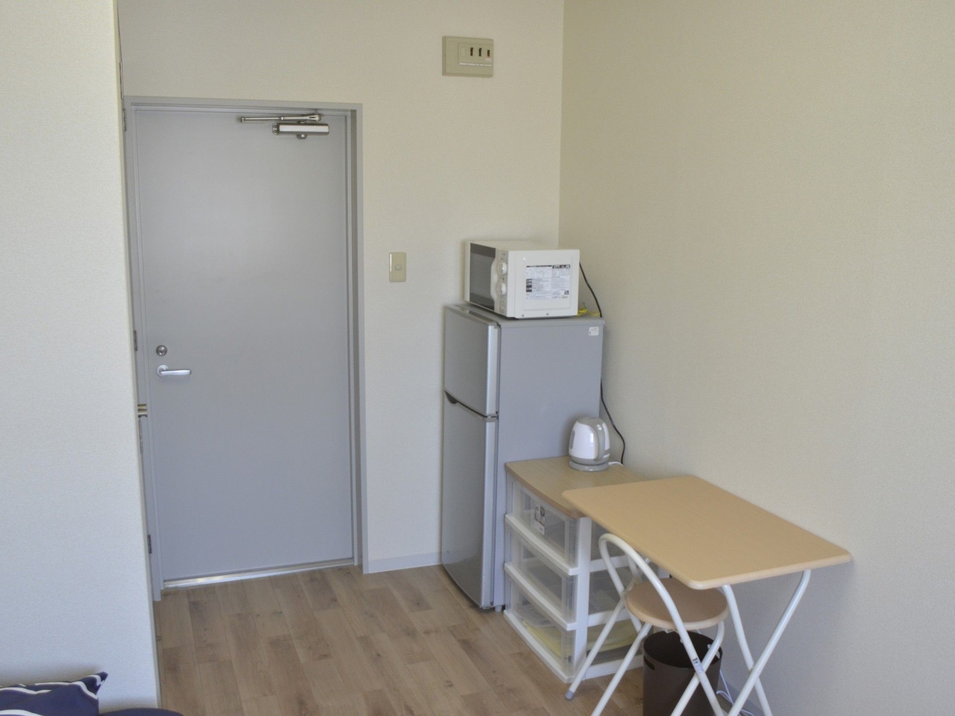 シンプルな居室の一角