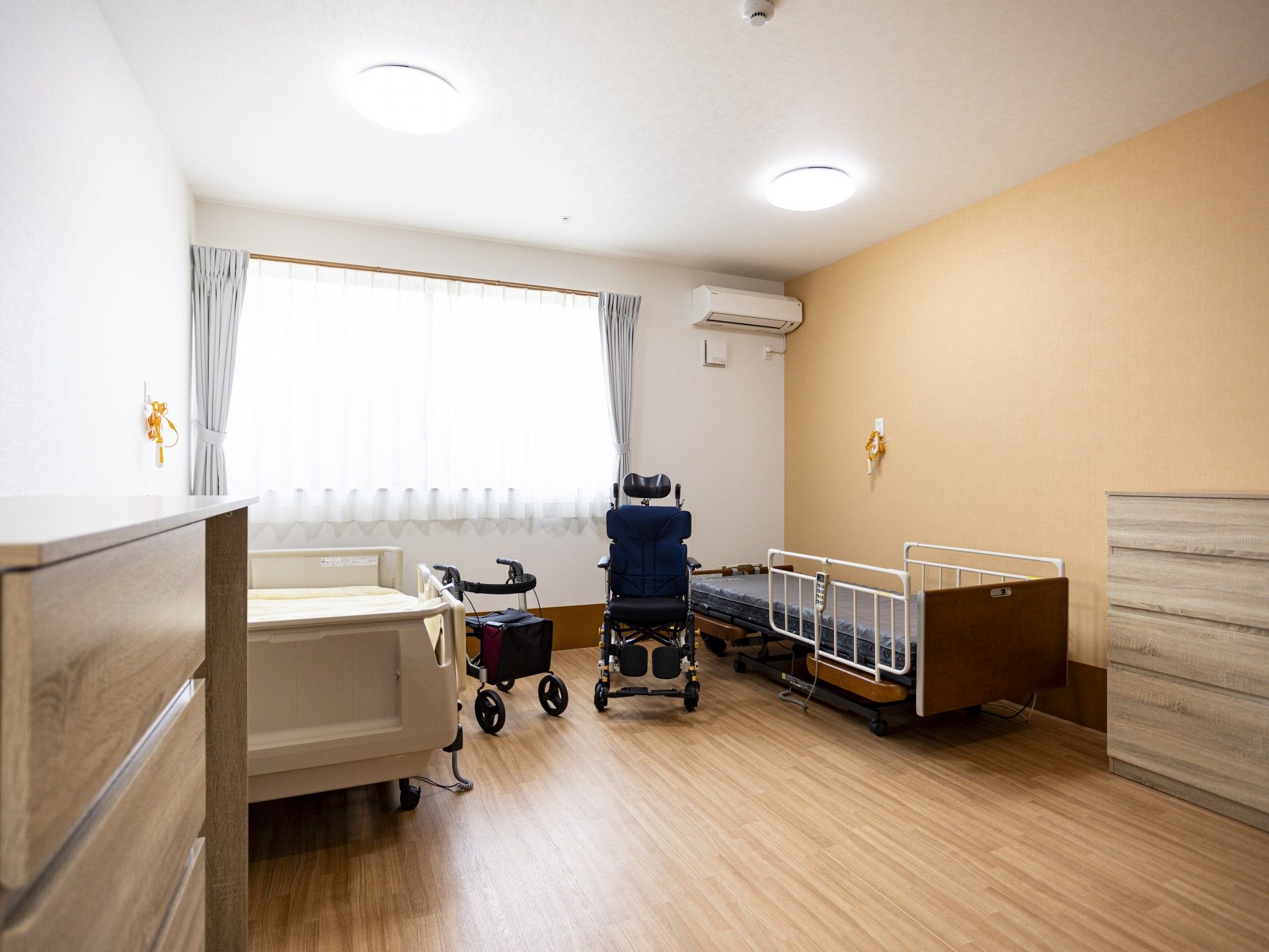 明るい個室の様子