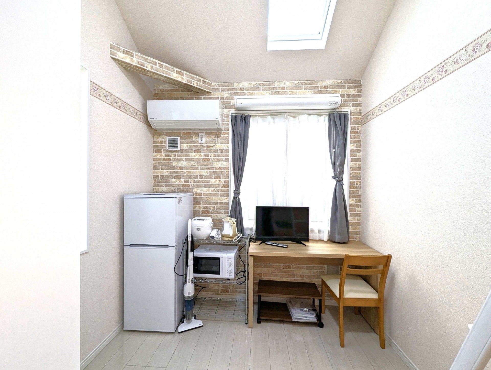 明るい個室の一角