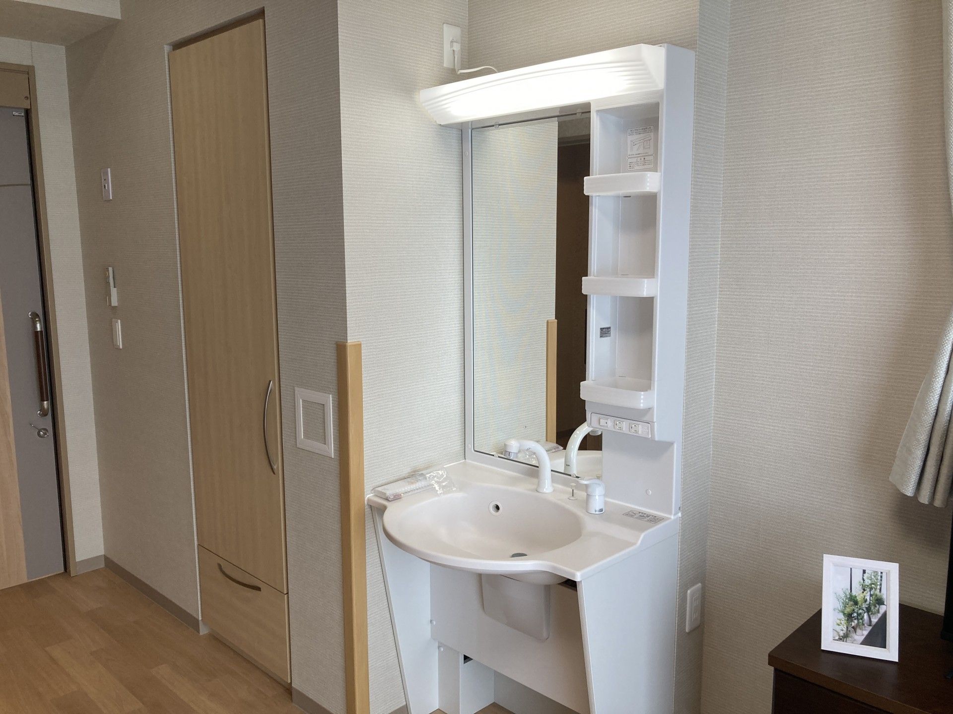 洗面台と収納棚