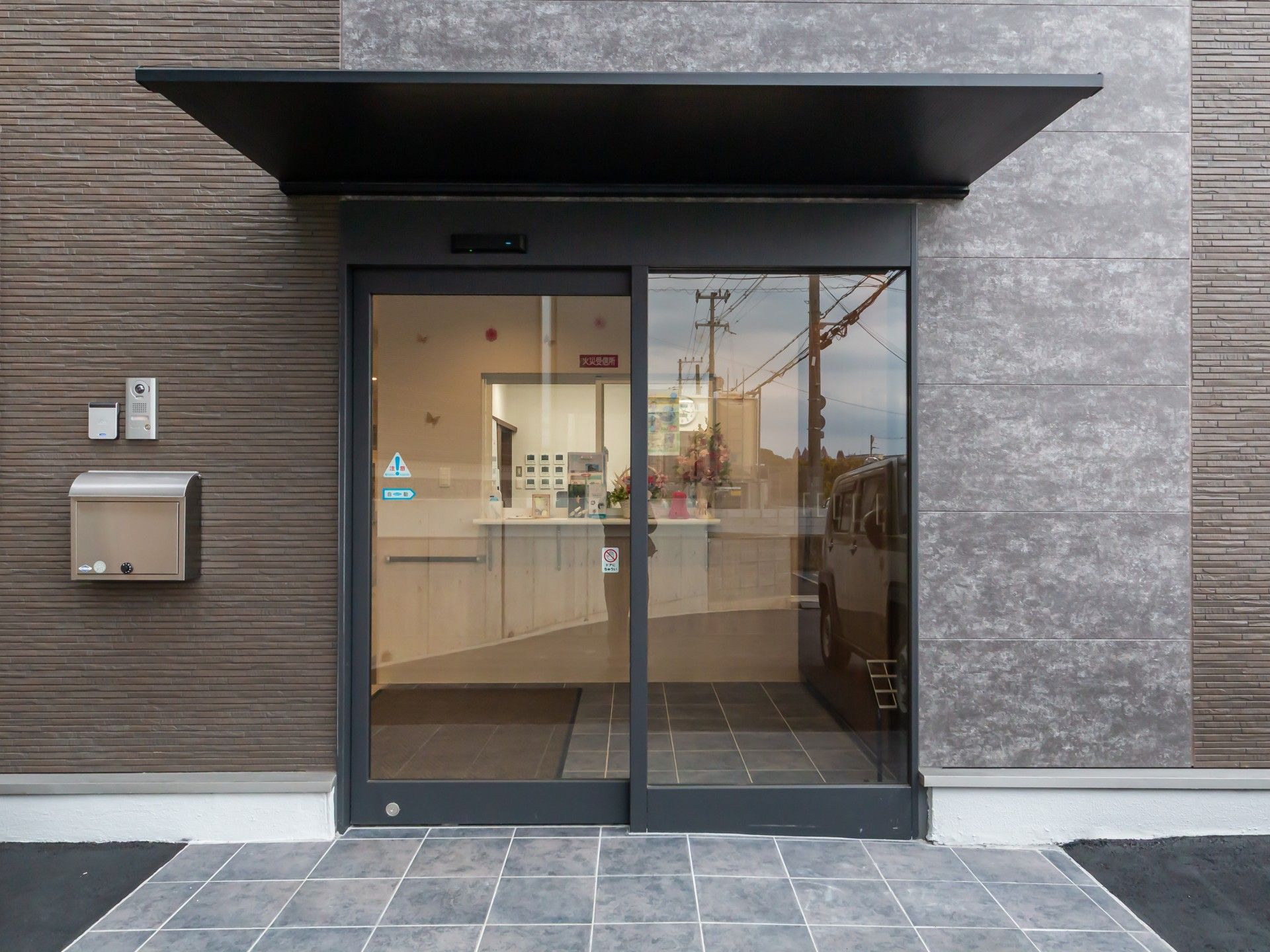 自動ドアのエントランス