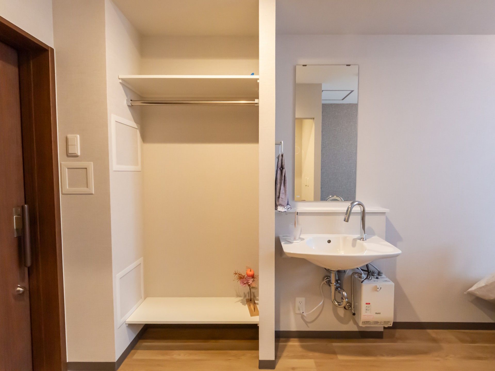 洗面台と収納スペース