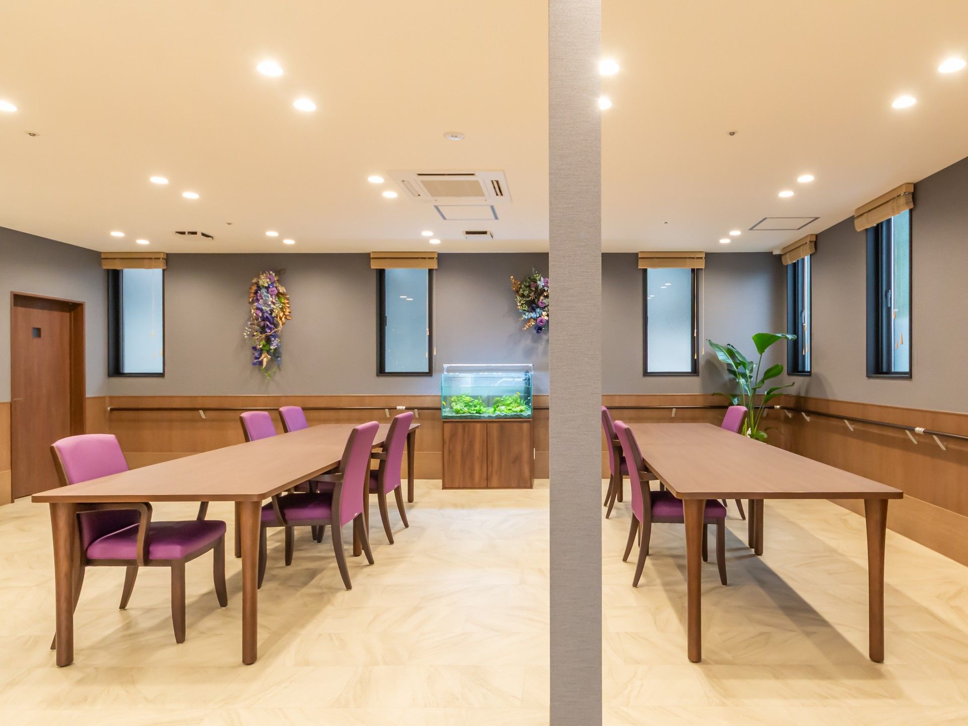 落ち着いた雰囲気の部屋