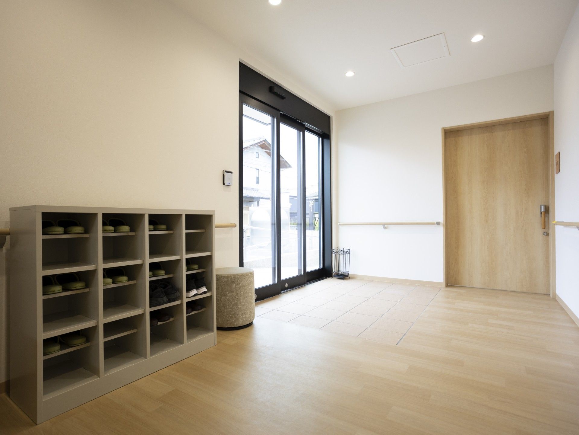 スリッパ棚と出入口