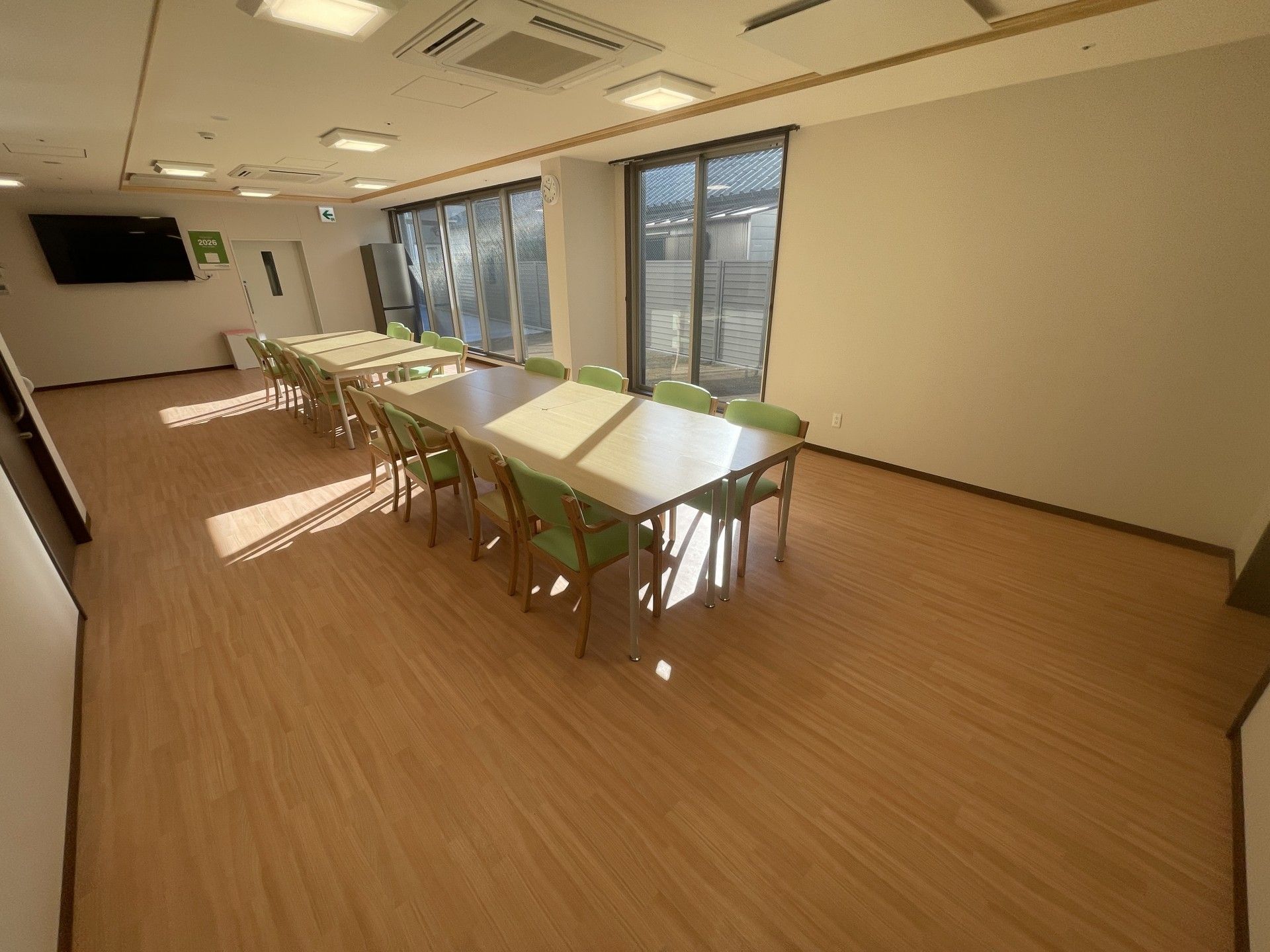 日差しが差し込む広い部屋