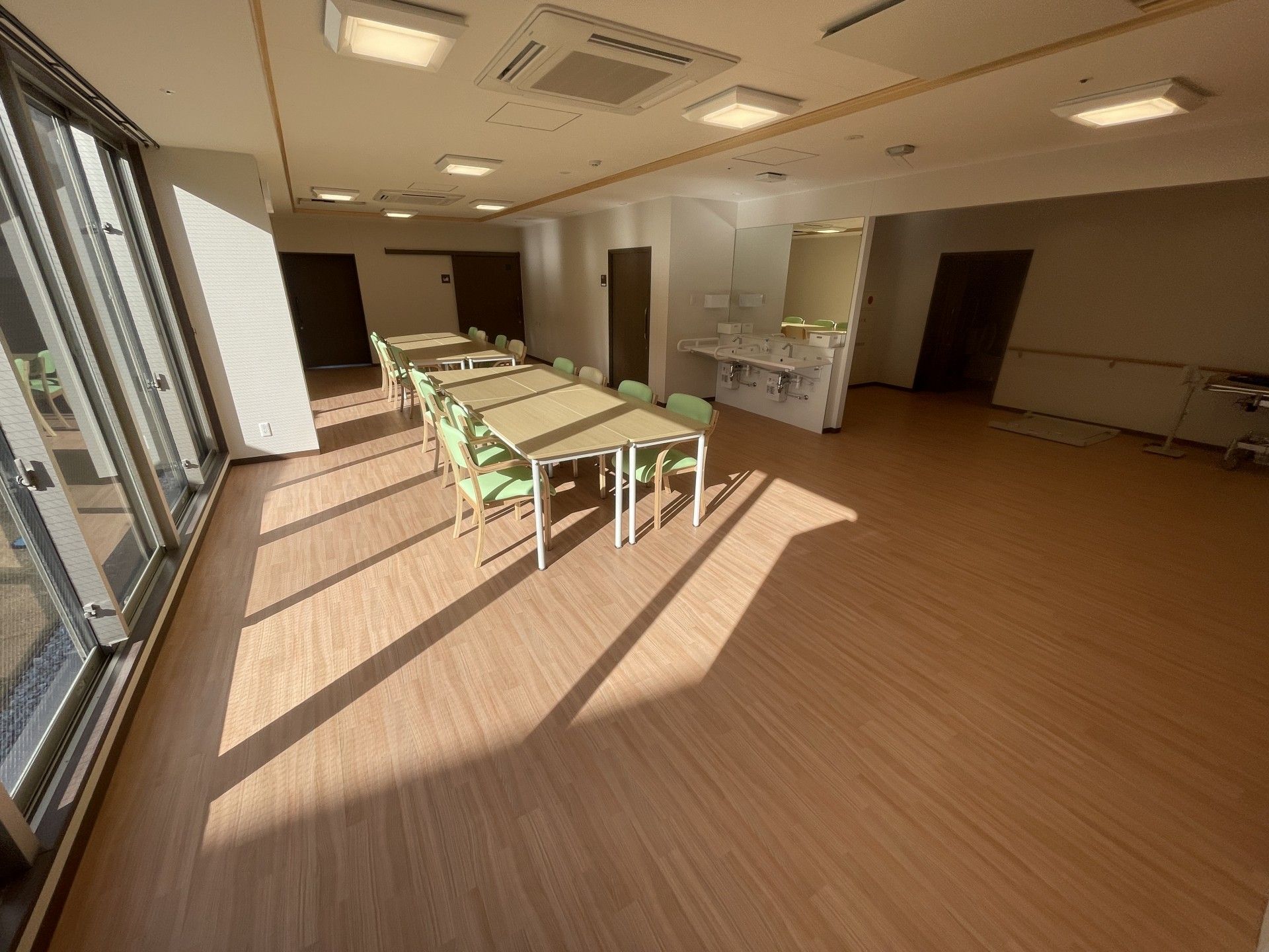 日差しが差し込む部屋