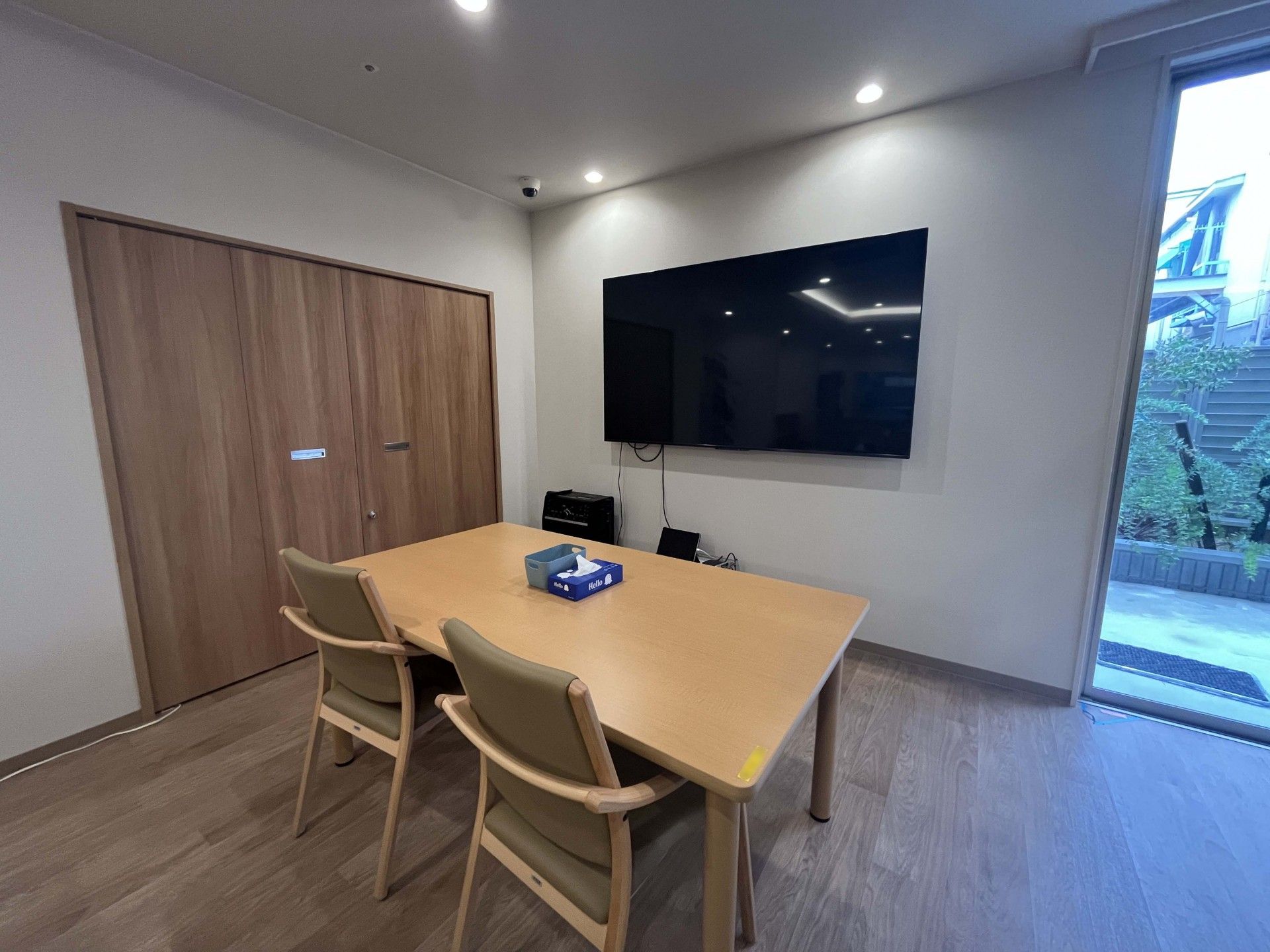大きなテレビのある部屋