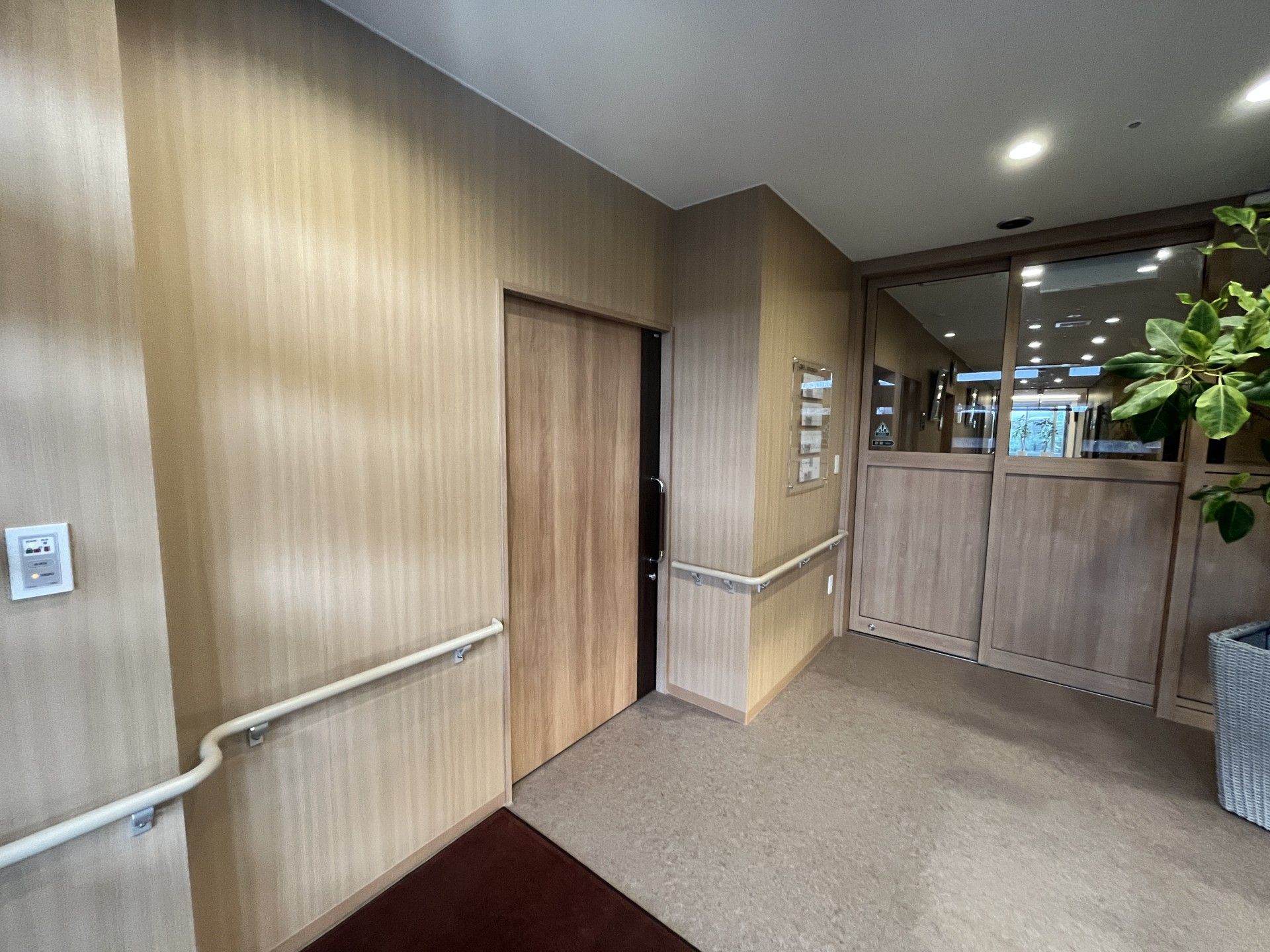 手すり付きの廊下