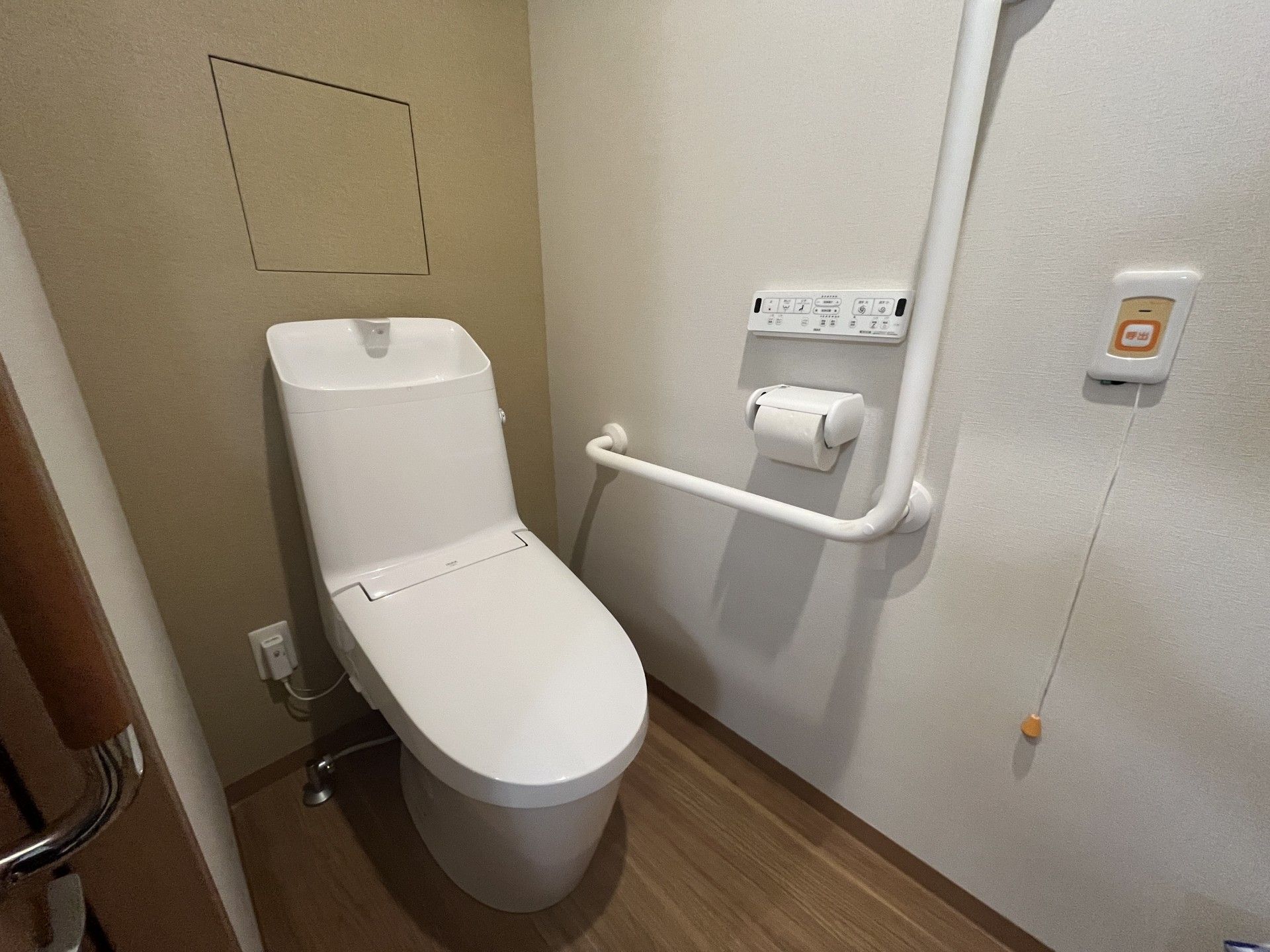 手すり付きのトイレ