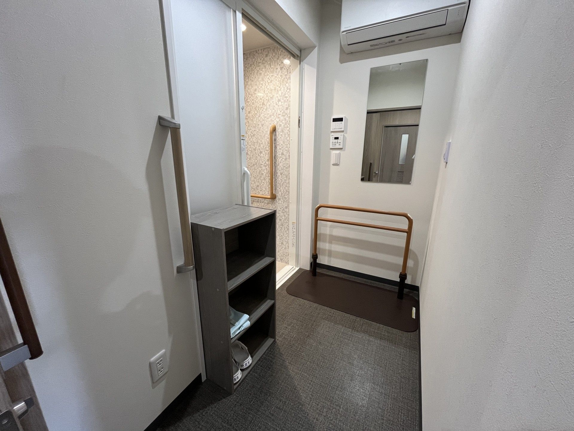 手すり付きの廊下