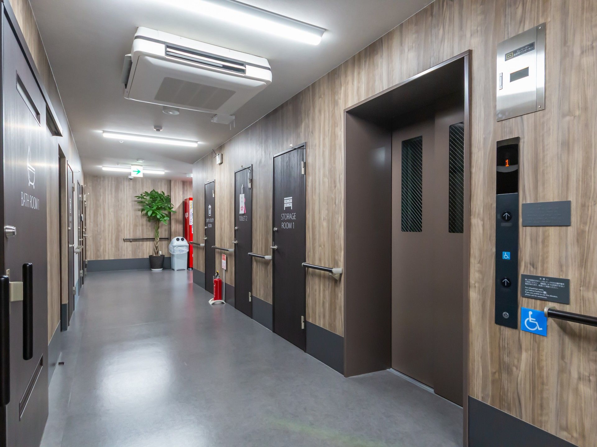 エレベーター前の廊下