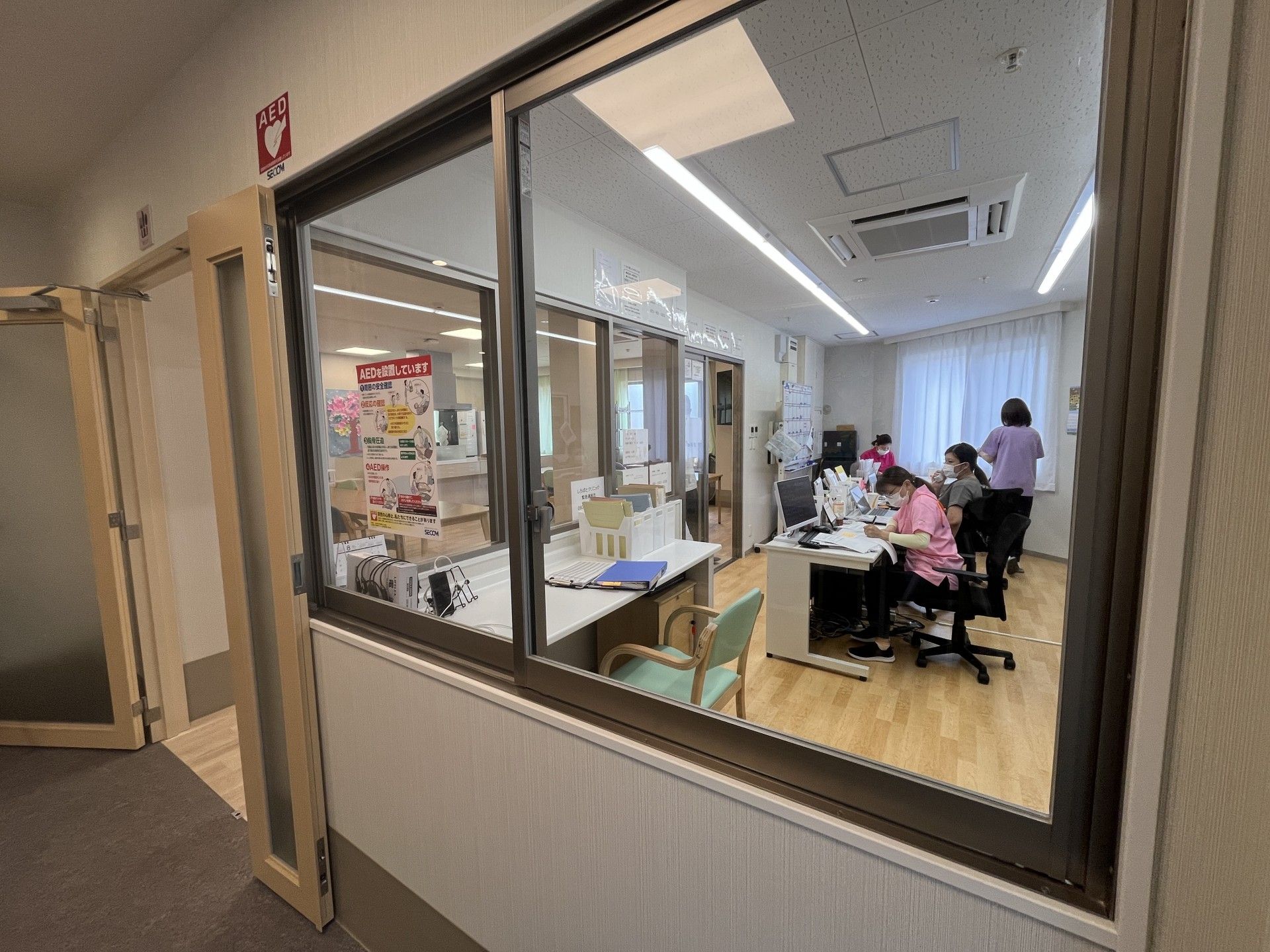 スタッフが働くオフィス