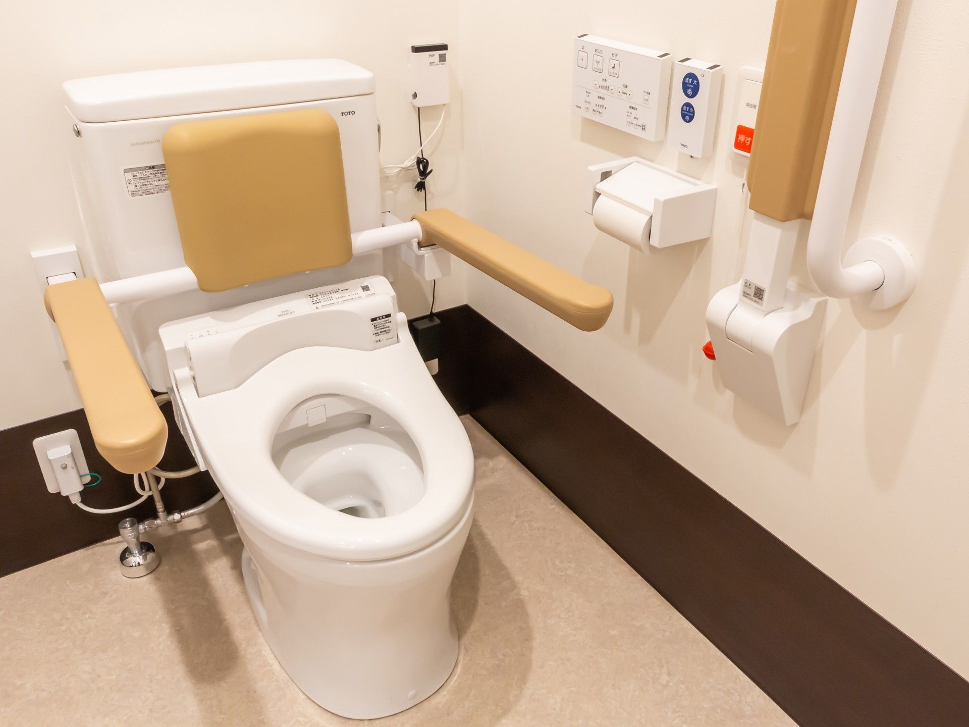 手すり付きのトイレ