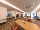 広々とした明るい共有スペース