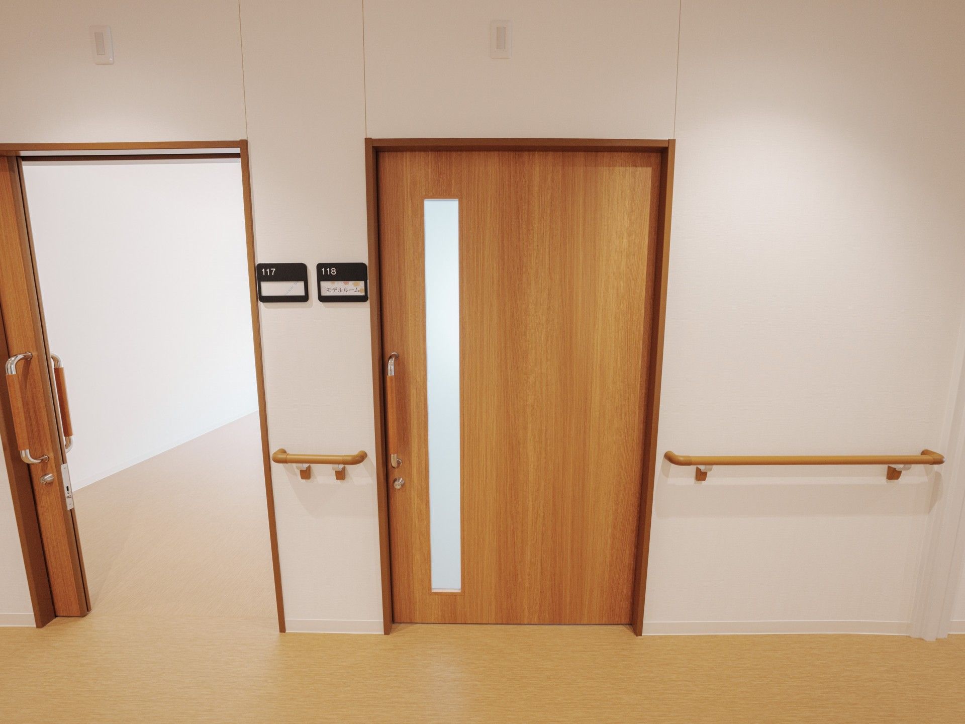 手すり付きの廊下