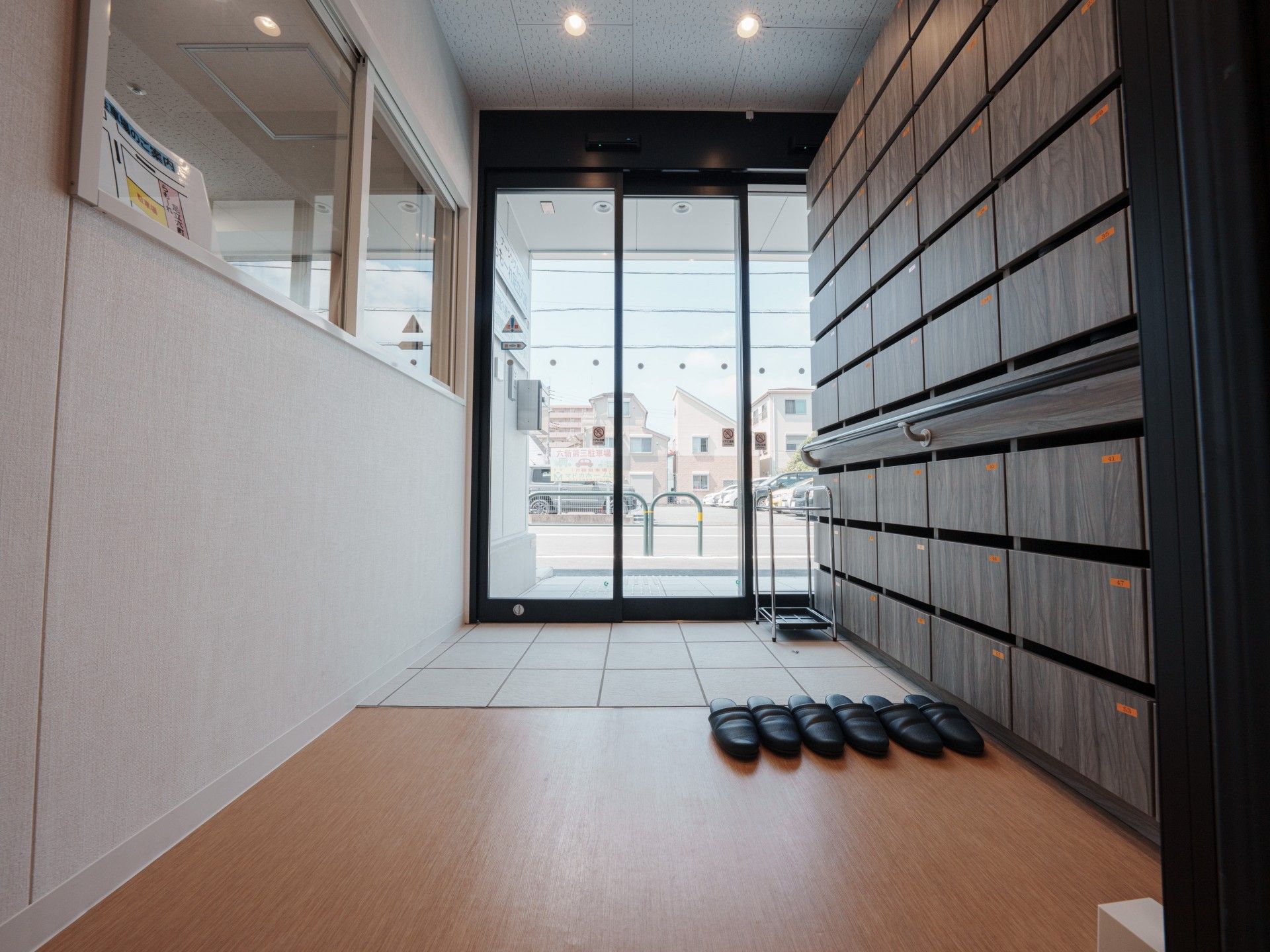 明るい玄関の様子