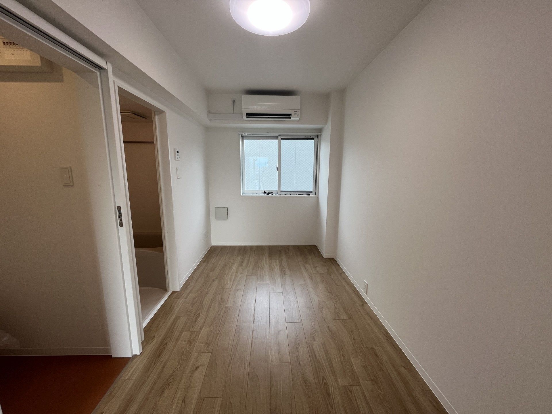 明るい個室の一角