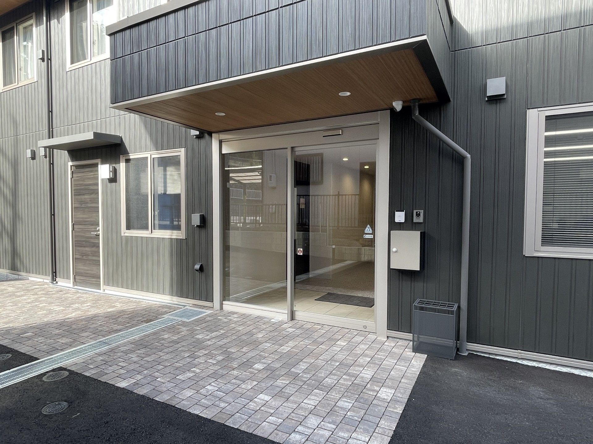 エントランスの外観