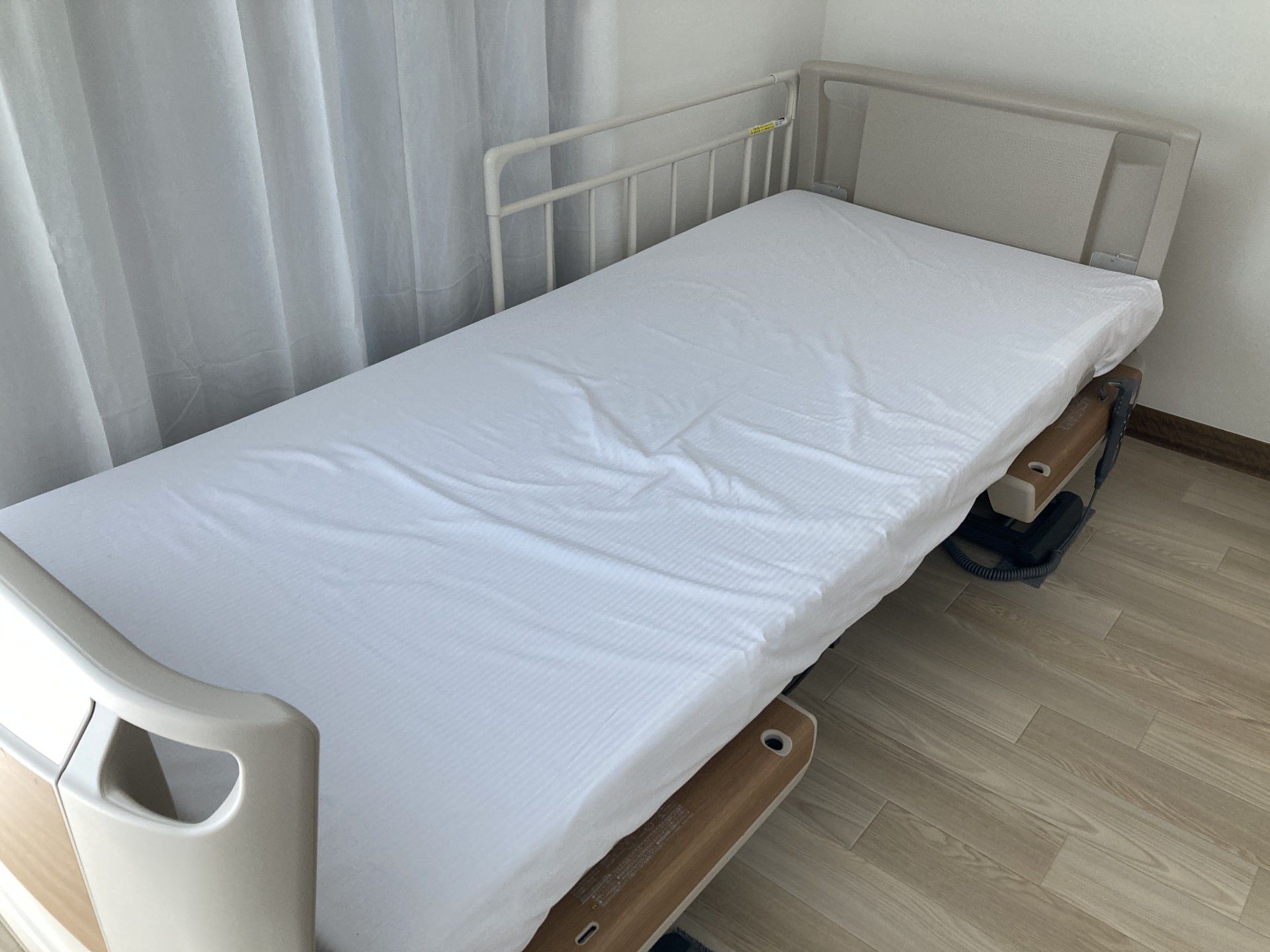 シンプルなベッド