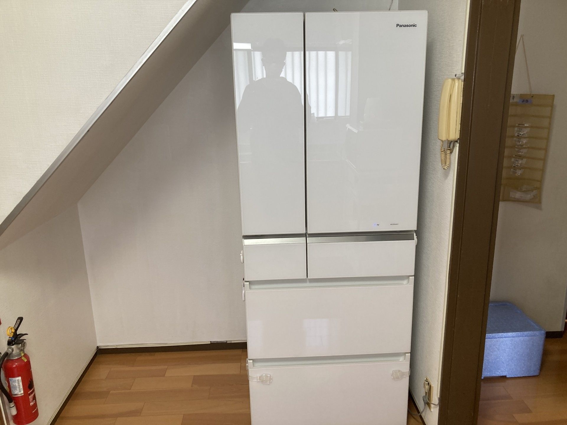 冷蔵庫と消火器のある場所