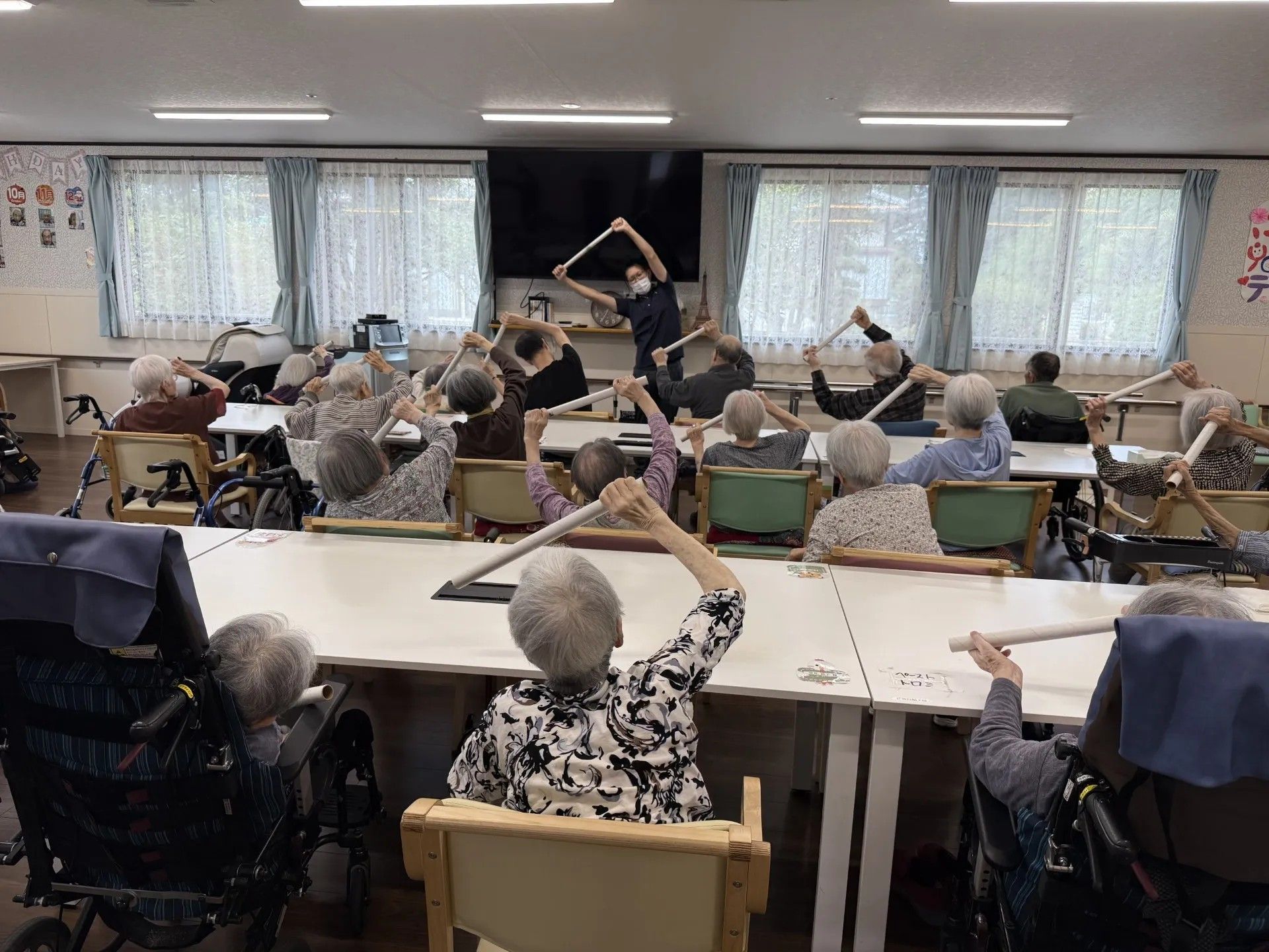 体操を楽しむ皆さんの様子
