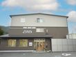 落ち着いた外観の建物