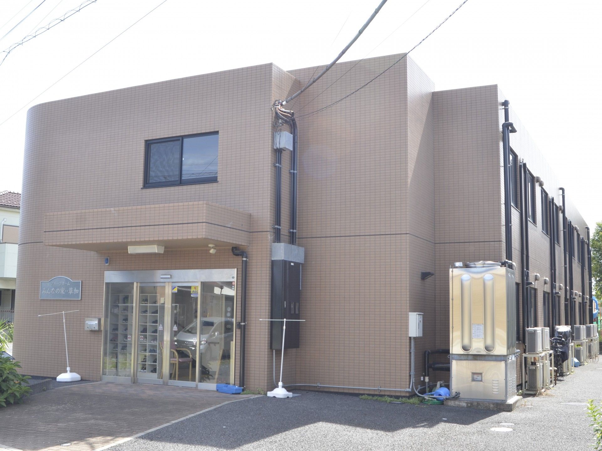 角に丸みを持たせたデザインで、柔らかな印象のある施設外観