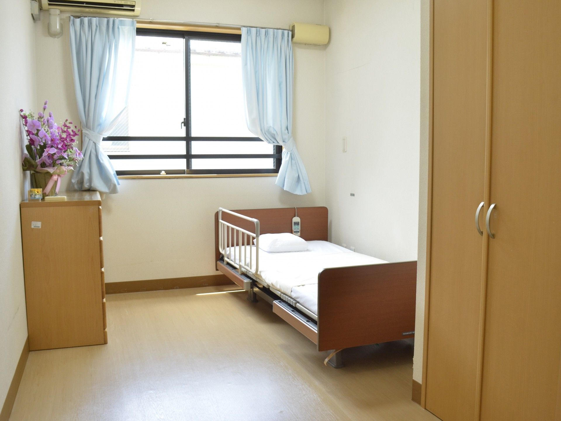 2面採光で日当たりがとても良く、明るく清潔感のある居室