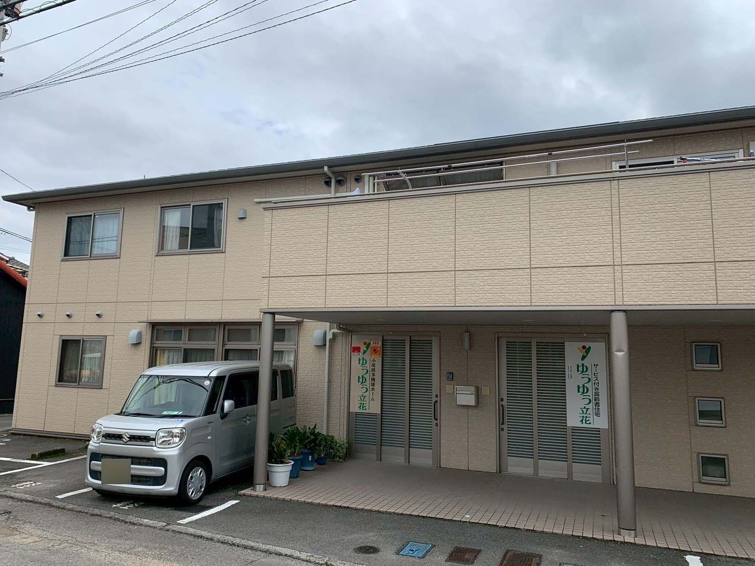 建物の正面玄関