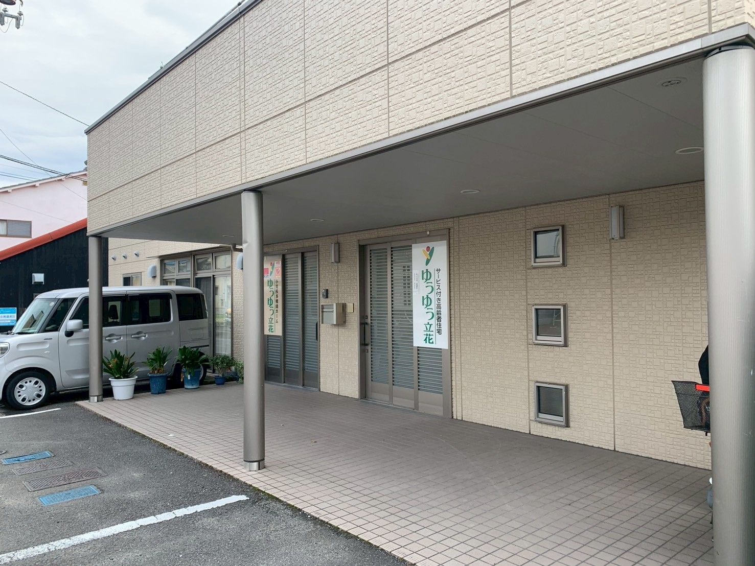 エントランスの外観