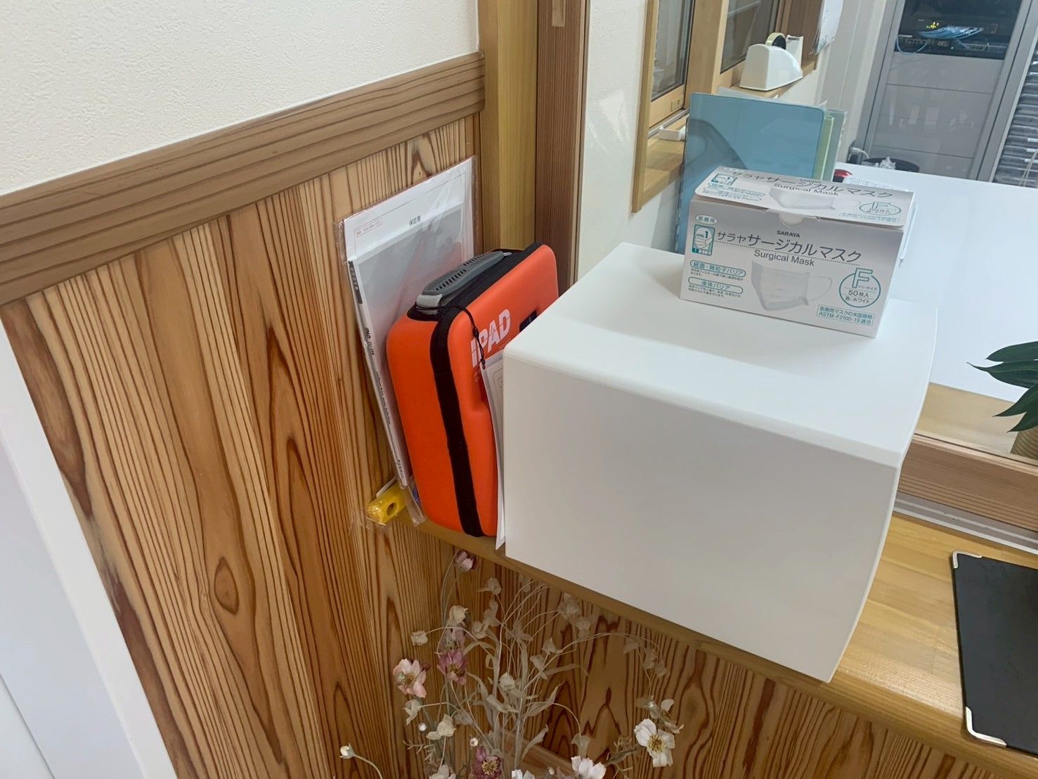 備品が整った壁際