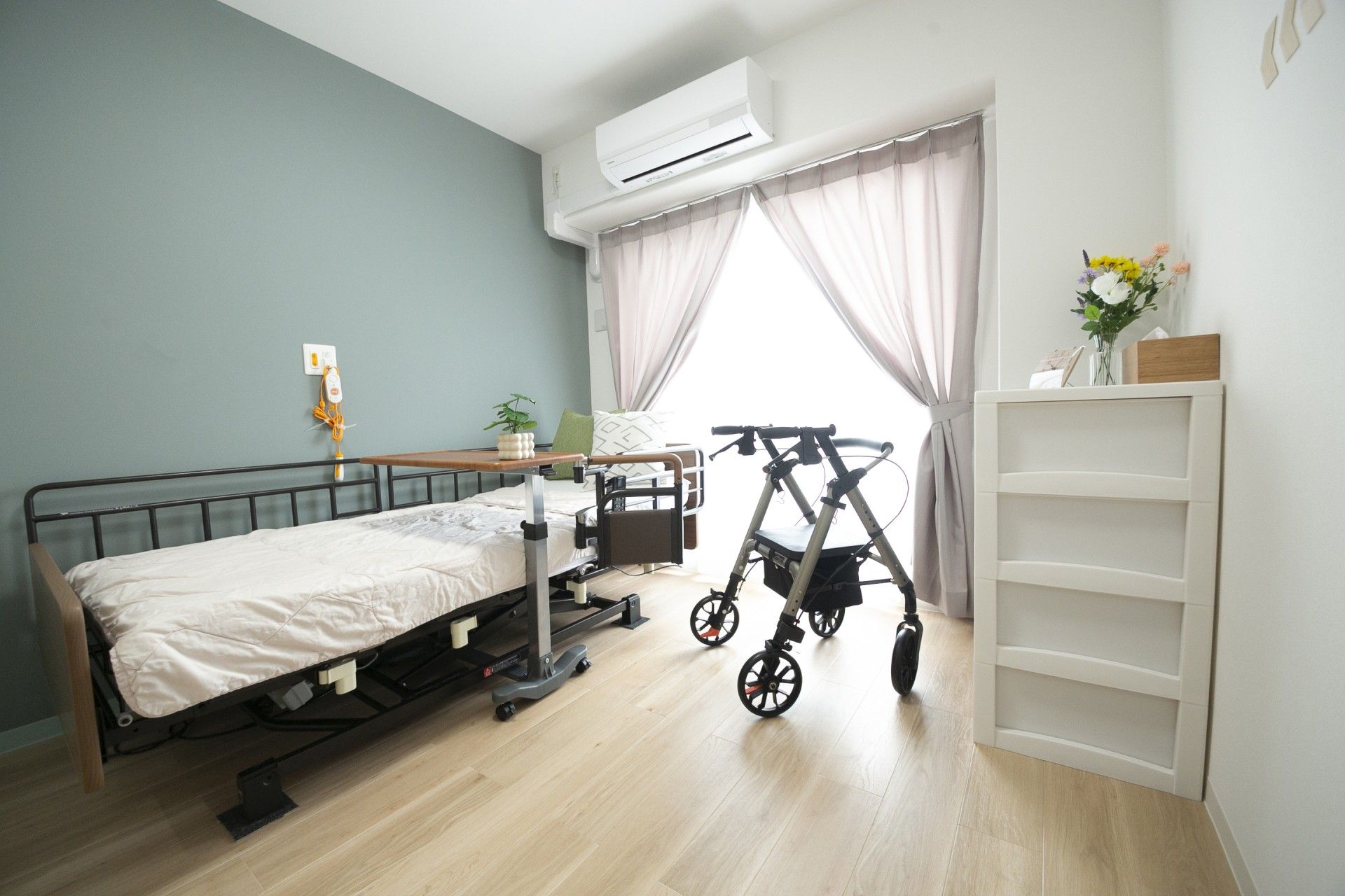 明るい個室の様子