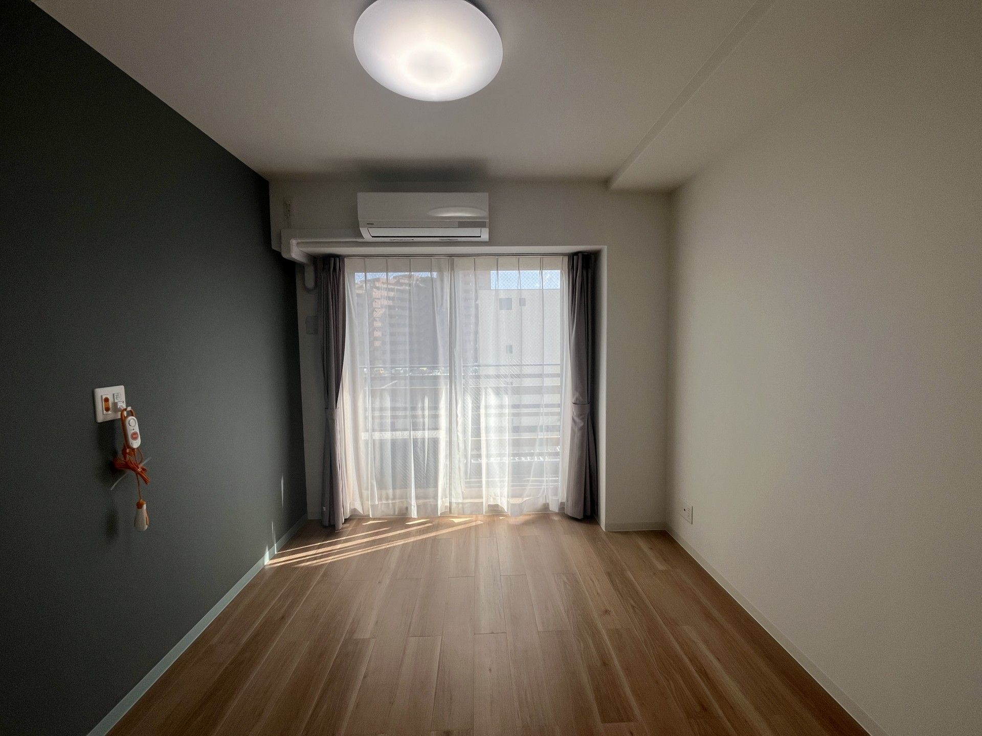 日差しが差し込む部屋