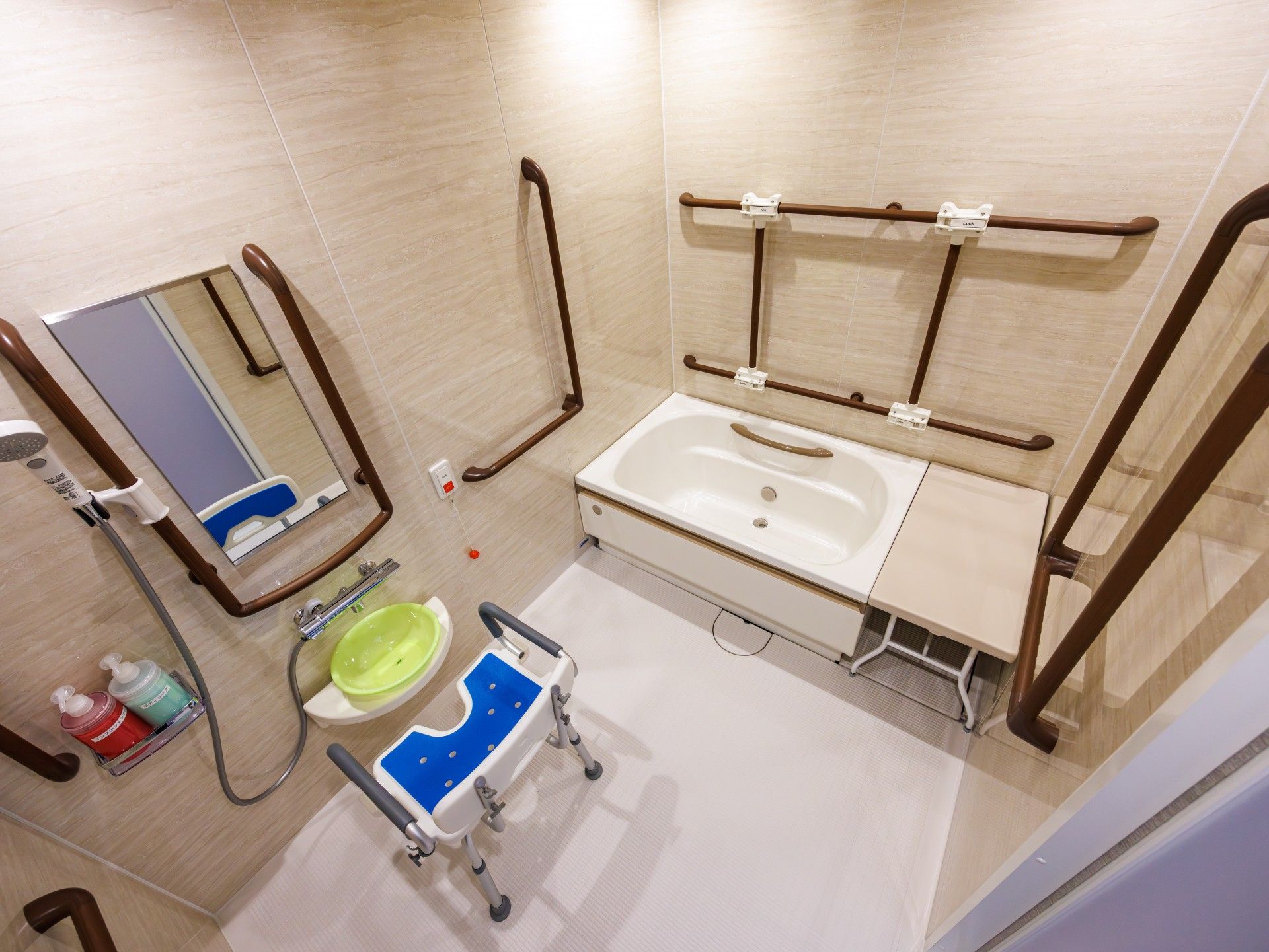 安全に配慮した浴室